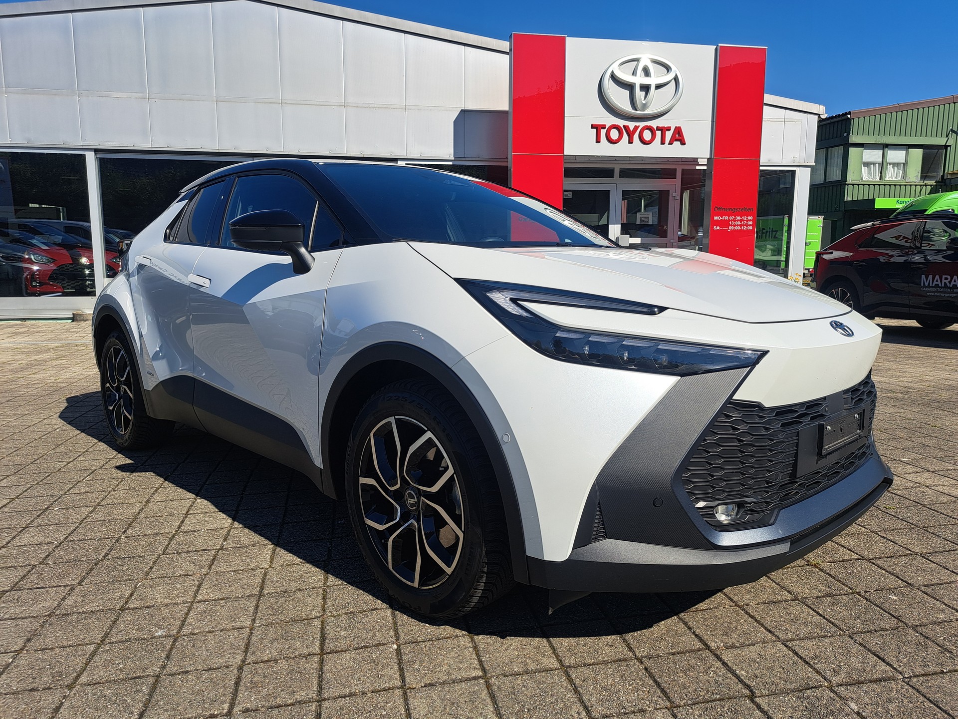 TOYOTA C-HR 2.0 HSD CVT Trend 4WD-image-2