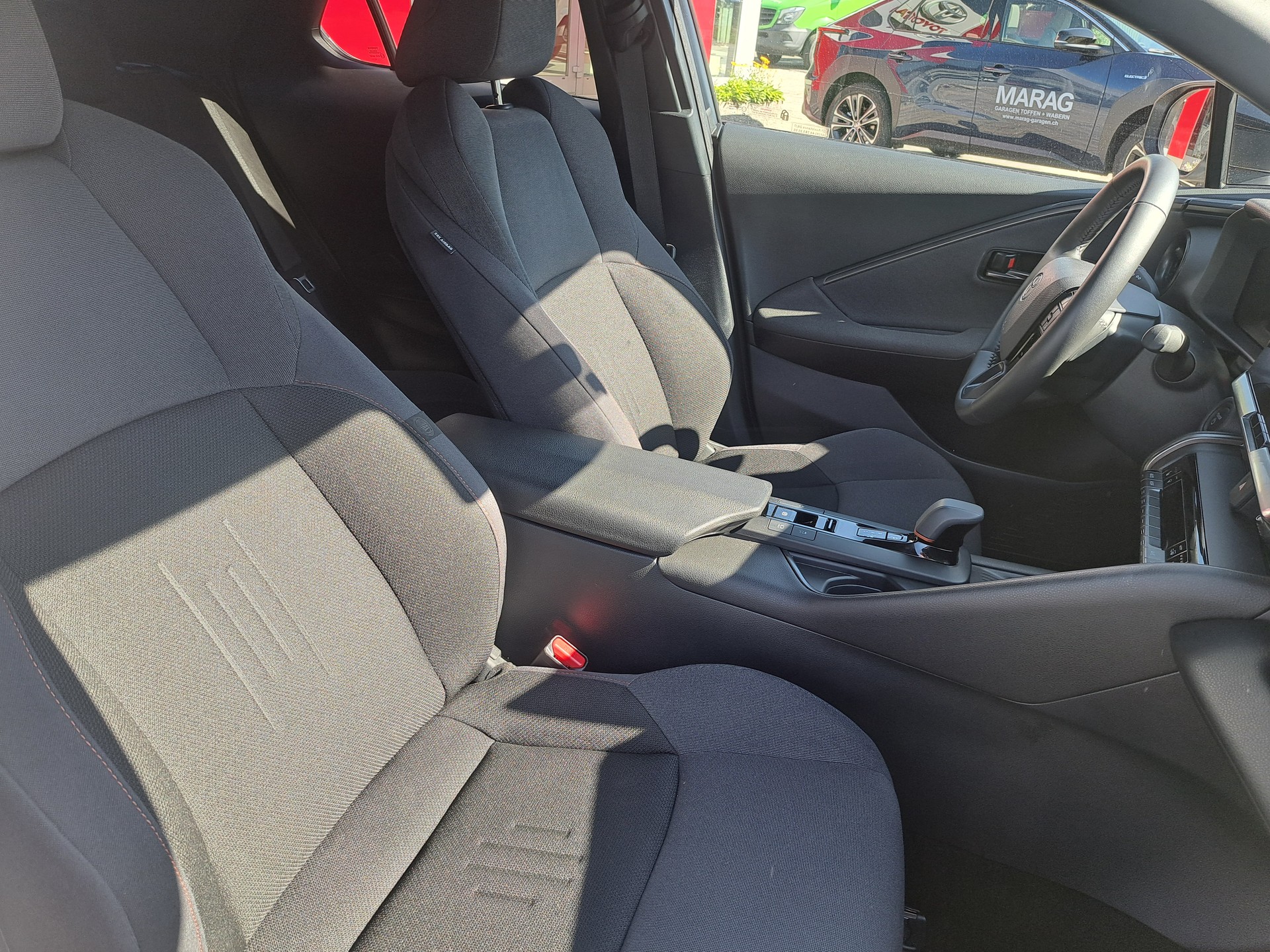 TOYOTA C-HR 2.0 HSD CVT Trend 4WD-image-5
