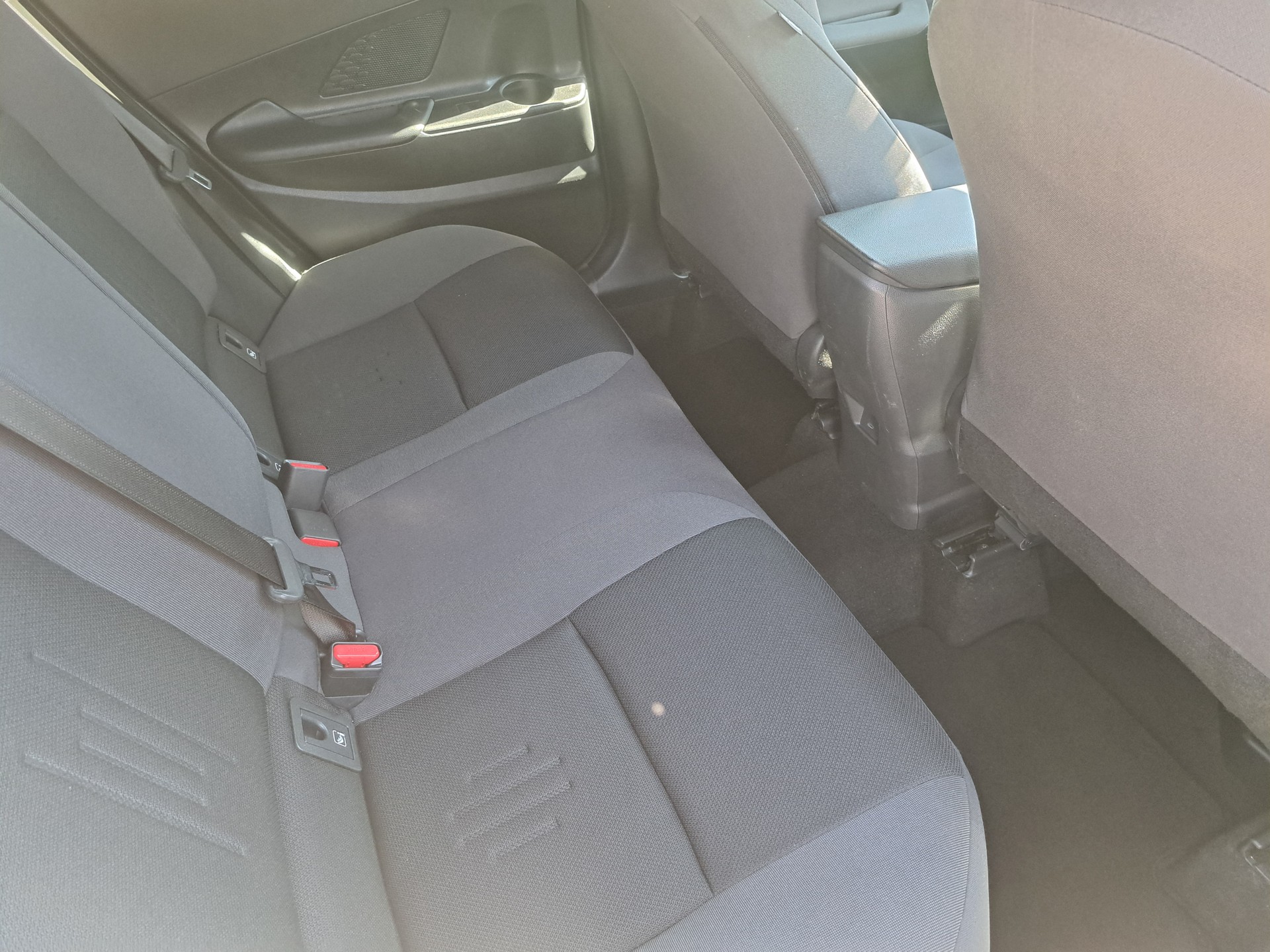 TOYOTA C-HR 2.0 HSD CVT Trend 4WD-image-6