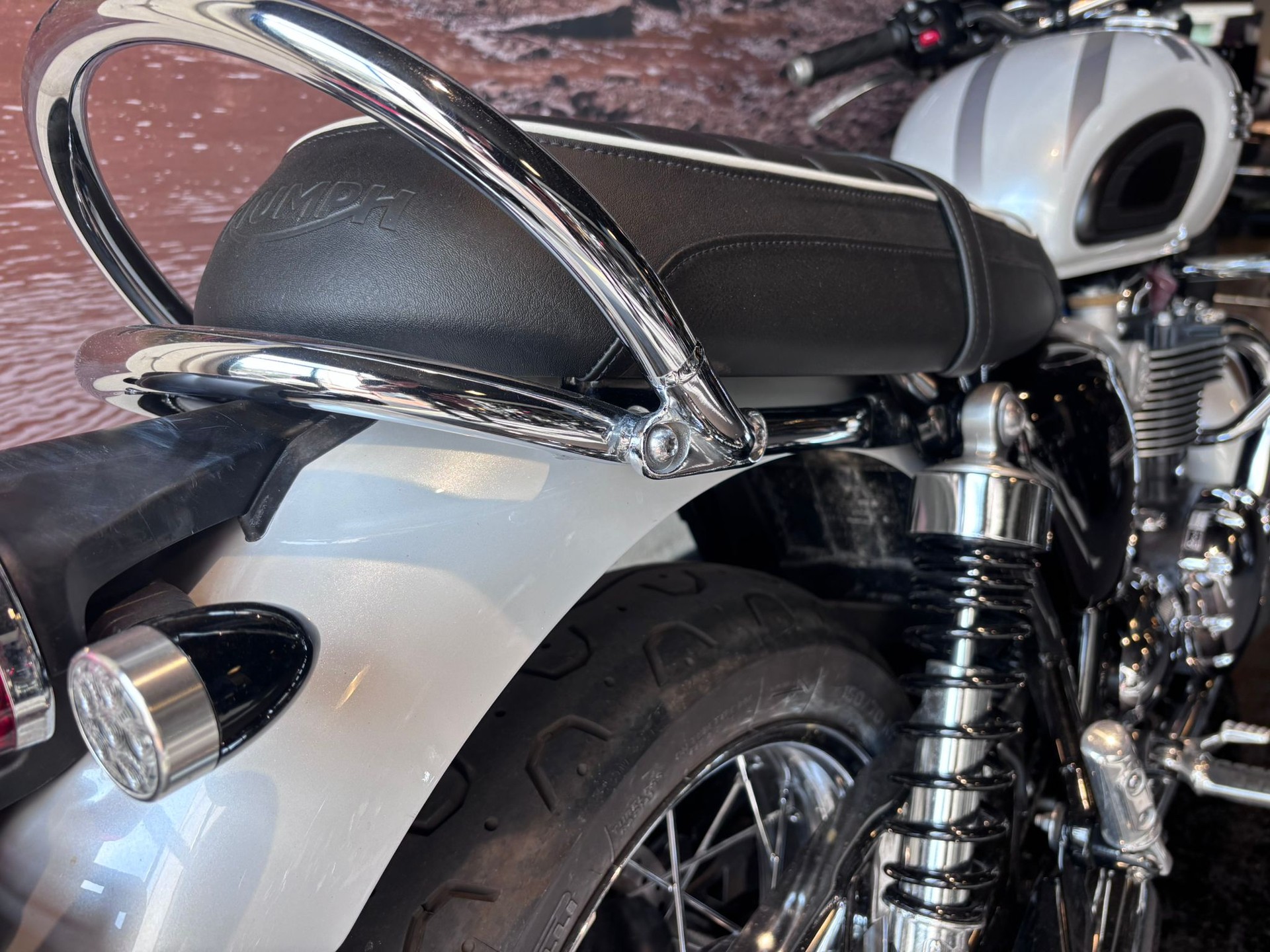 TRIUMPH Bonneville T120 ABS-showroom-element-1