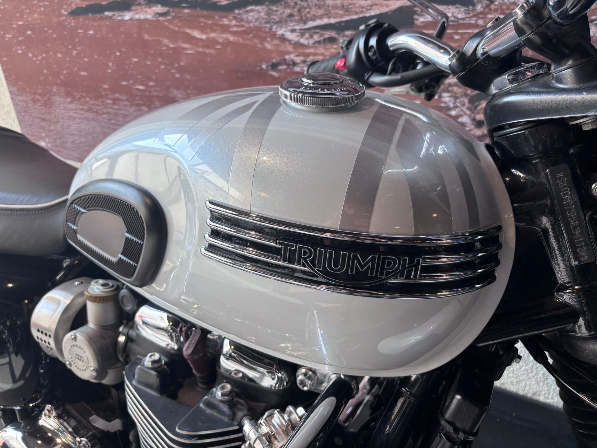 TRIUMPH Bonneville T120 ABS-showroom-element-3