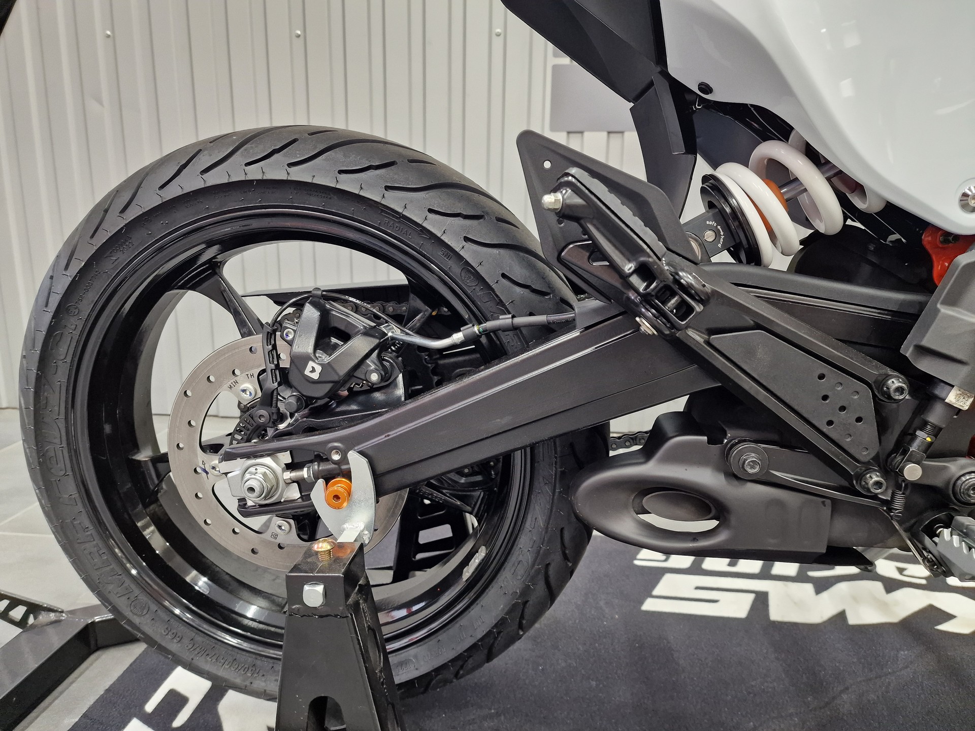 KTM 125 SMC R-showroom-element-3