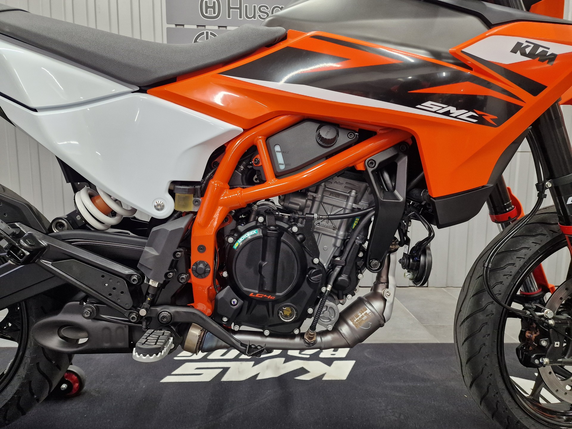 KTM 125 SMC R-showroom-element-2