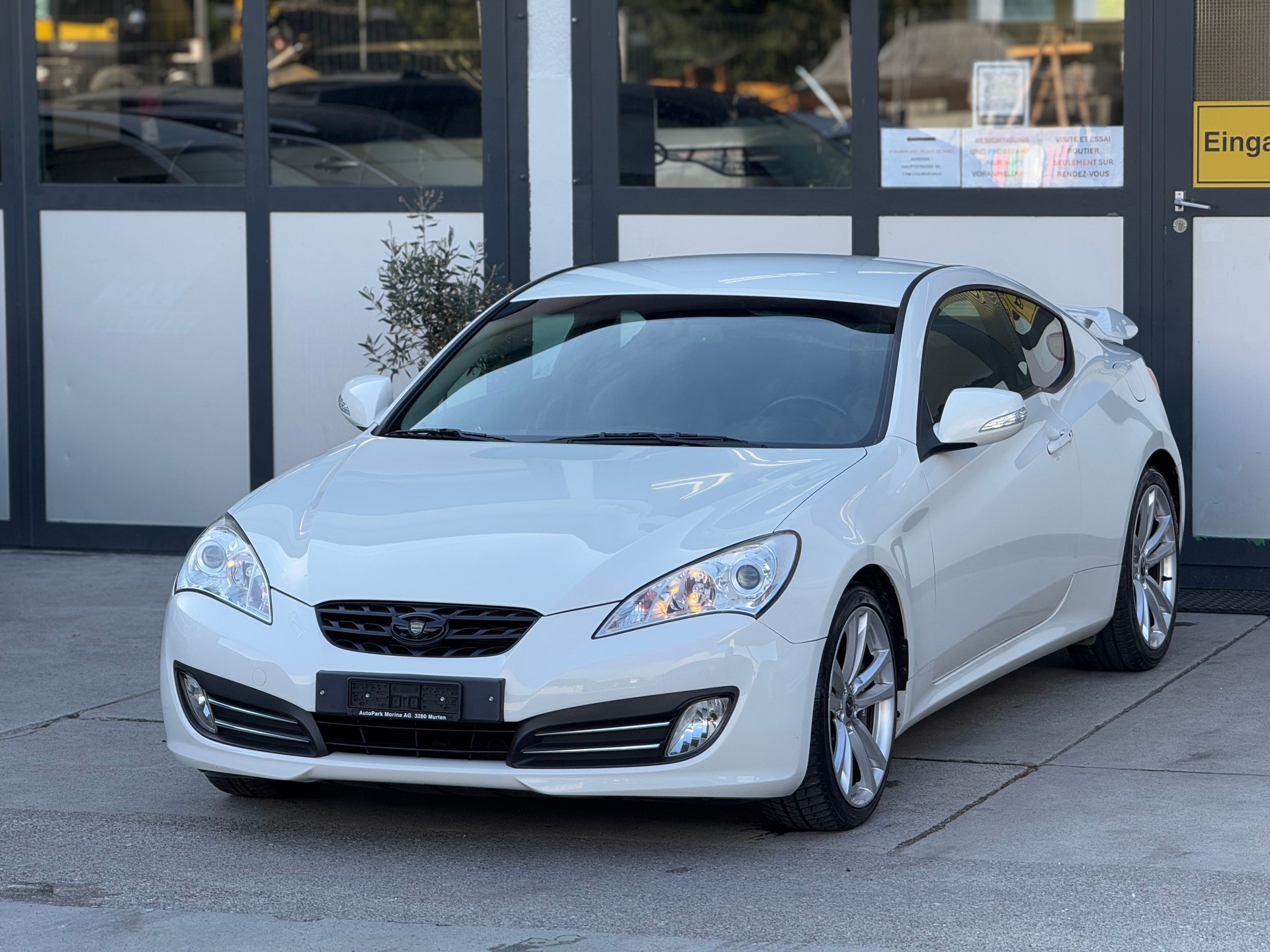 HYUNDAI Genesis 3.8 V6 Automatic-image-1