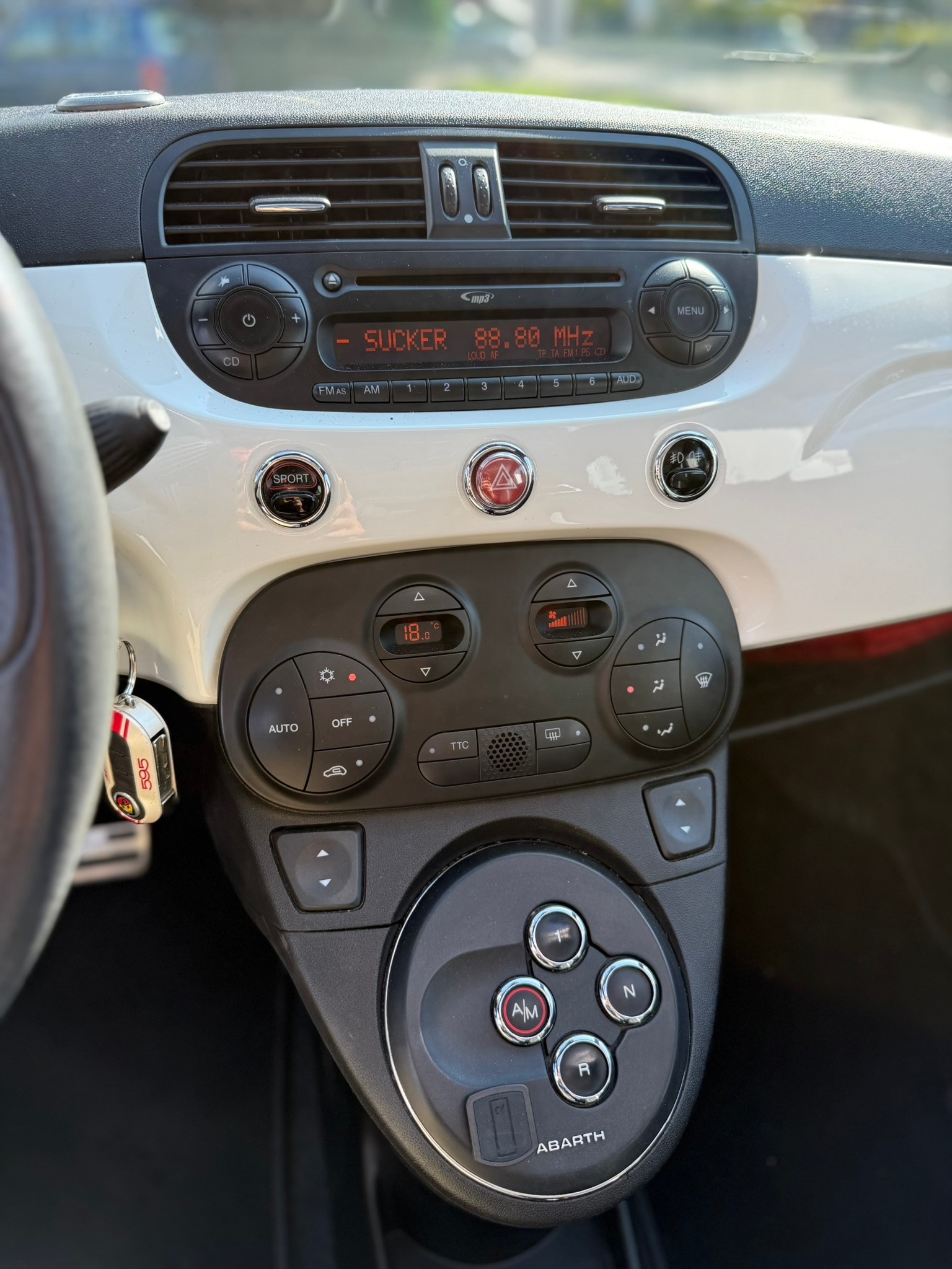 FIAT 500C 1.4 16V Turbo Abarth Dualogic-image-12