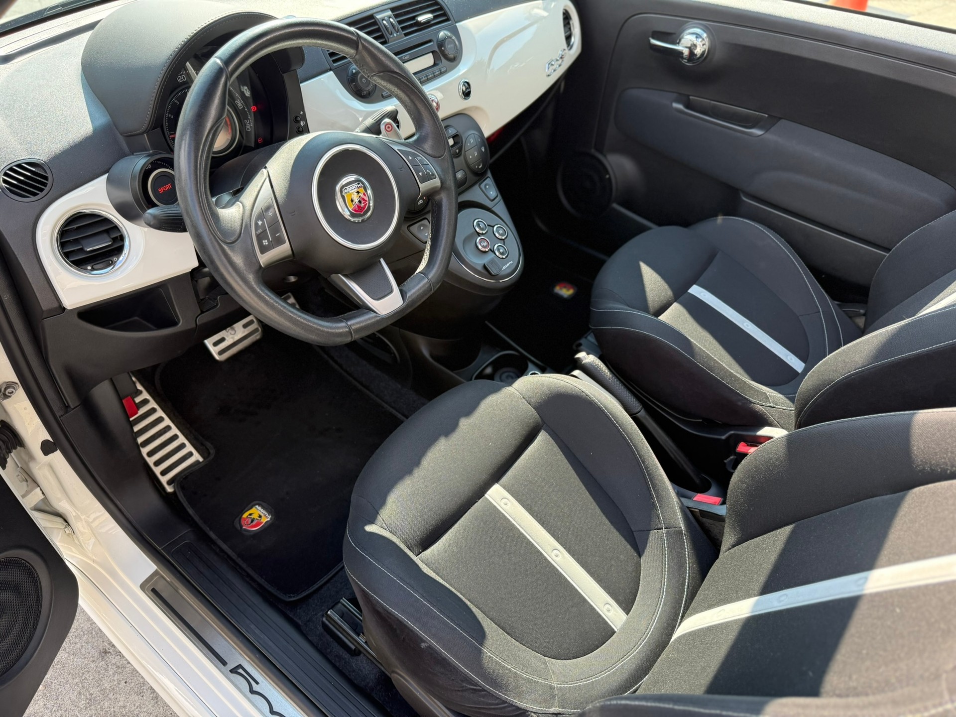 FIAT 500C 1.4 16V Turbo Abarth Dualogic-image-10