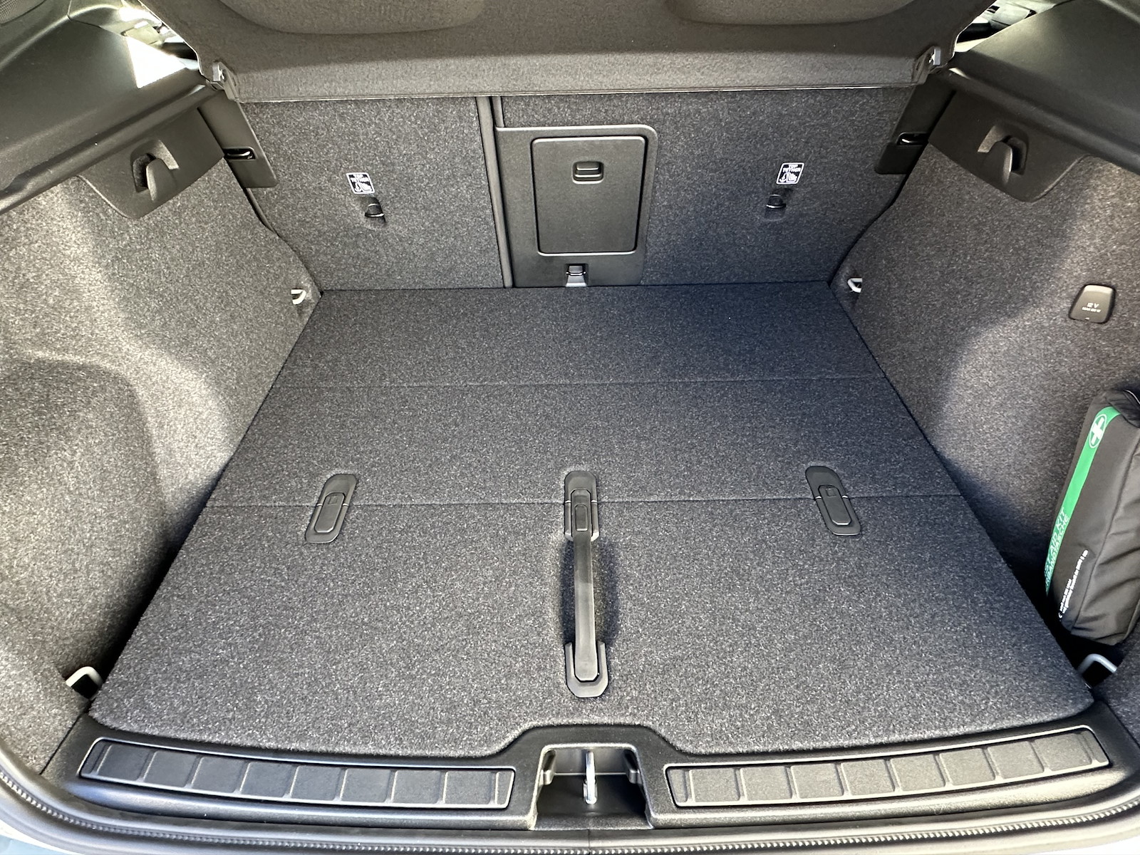 VOLVO XC40 2.0 B4 MH Ultra Dark-image-14