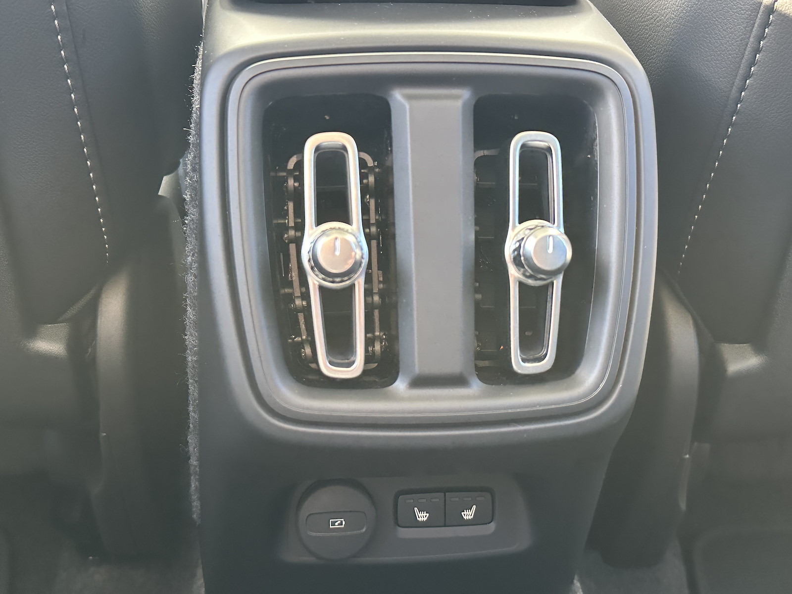 VOLVO XC40 2.0 B4 MH Ultra Dark-image-13