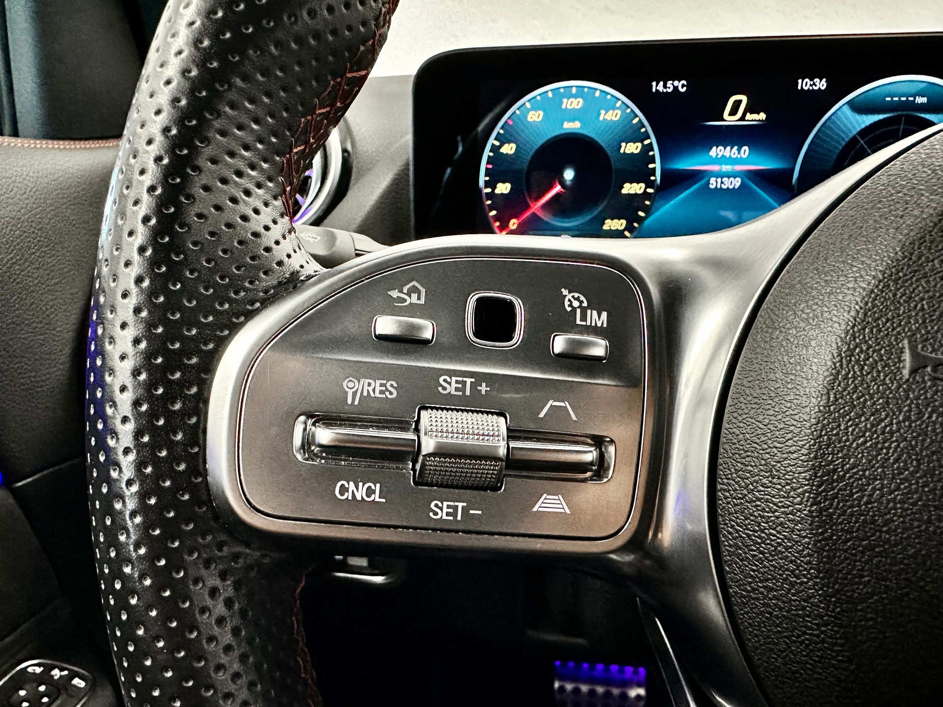 MERCEDES-BENZ GLA 220d 4Matic AMG Line 8G-DCT-image-23