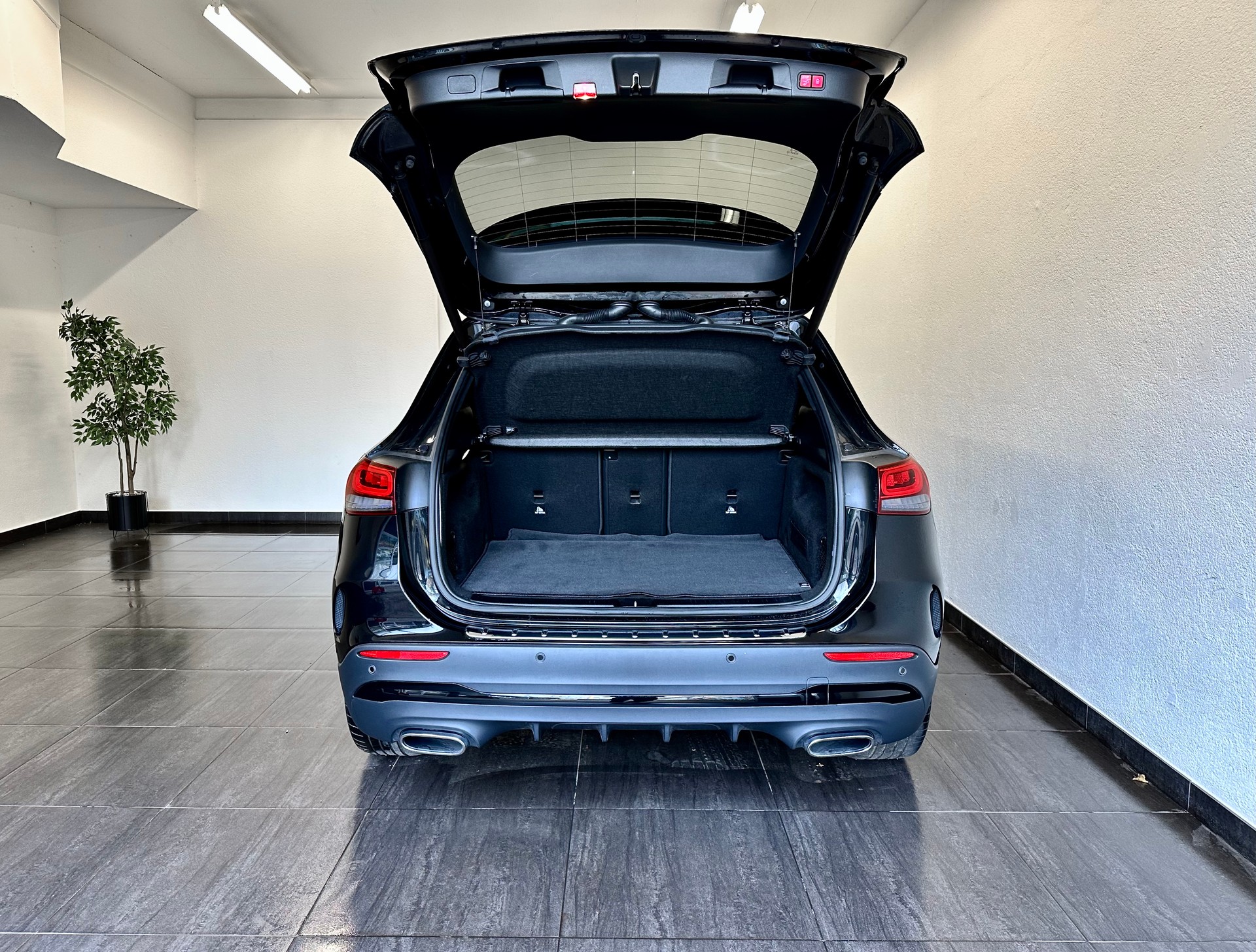 MERCEDES-BENZ GLA 220d 4Matic AMG Line 8G-DCT-image-11