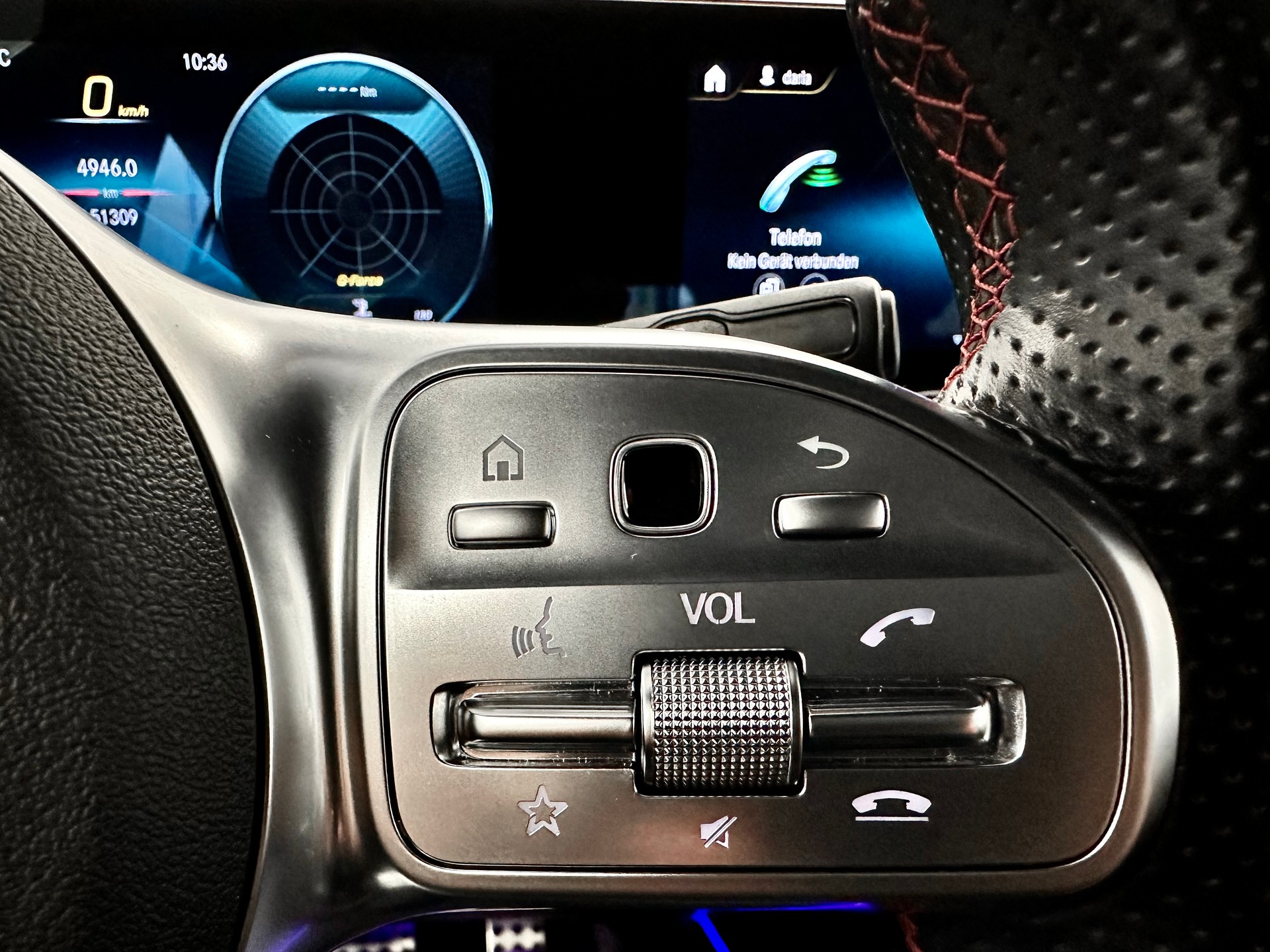 MERCEDES-BENZ GLA 220d 4Matic AMG Line 8G-DCT-image-24