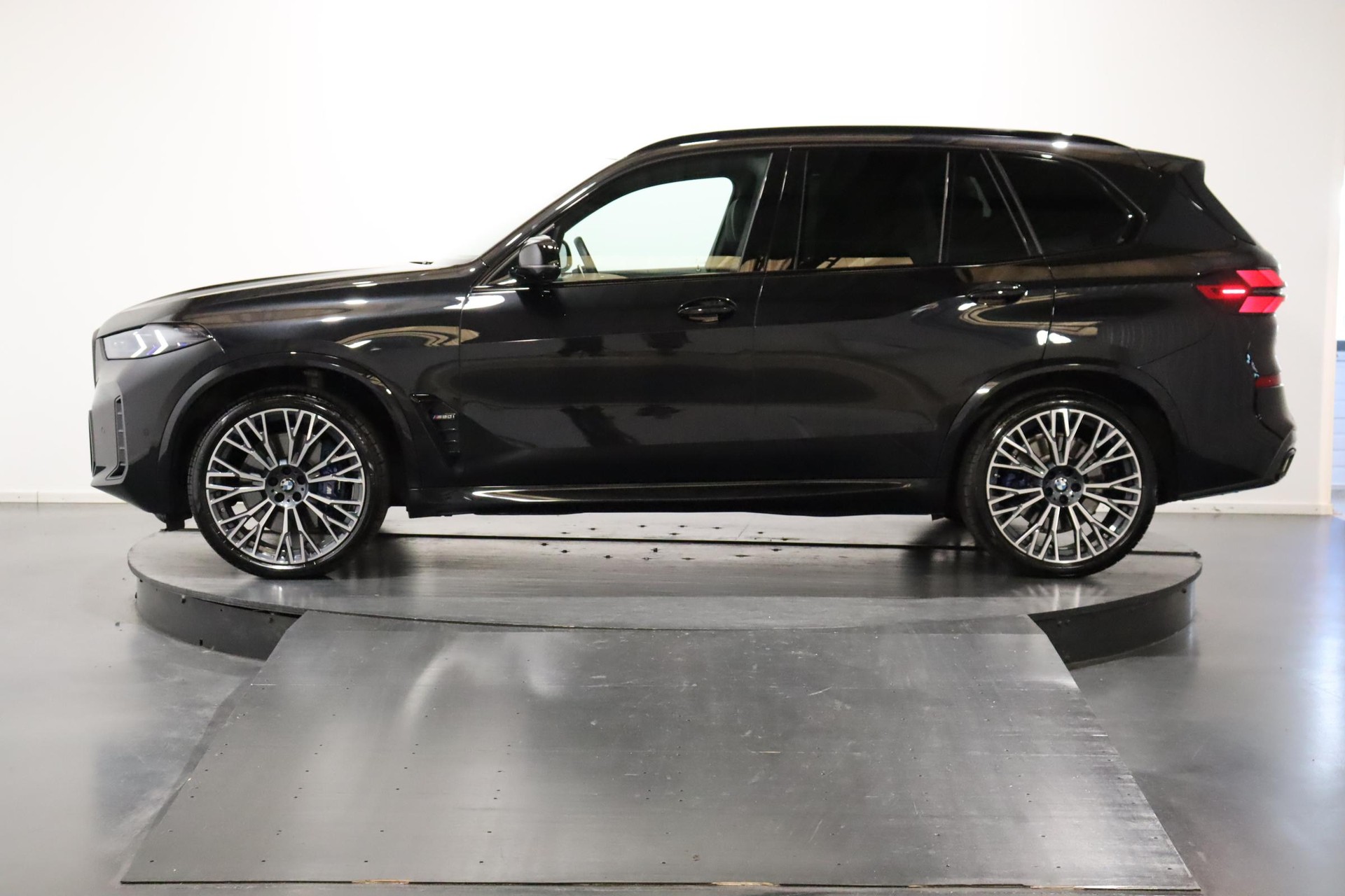 BMW X5 M60i xDrive-image-1