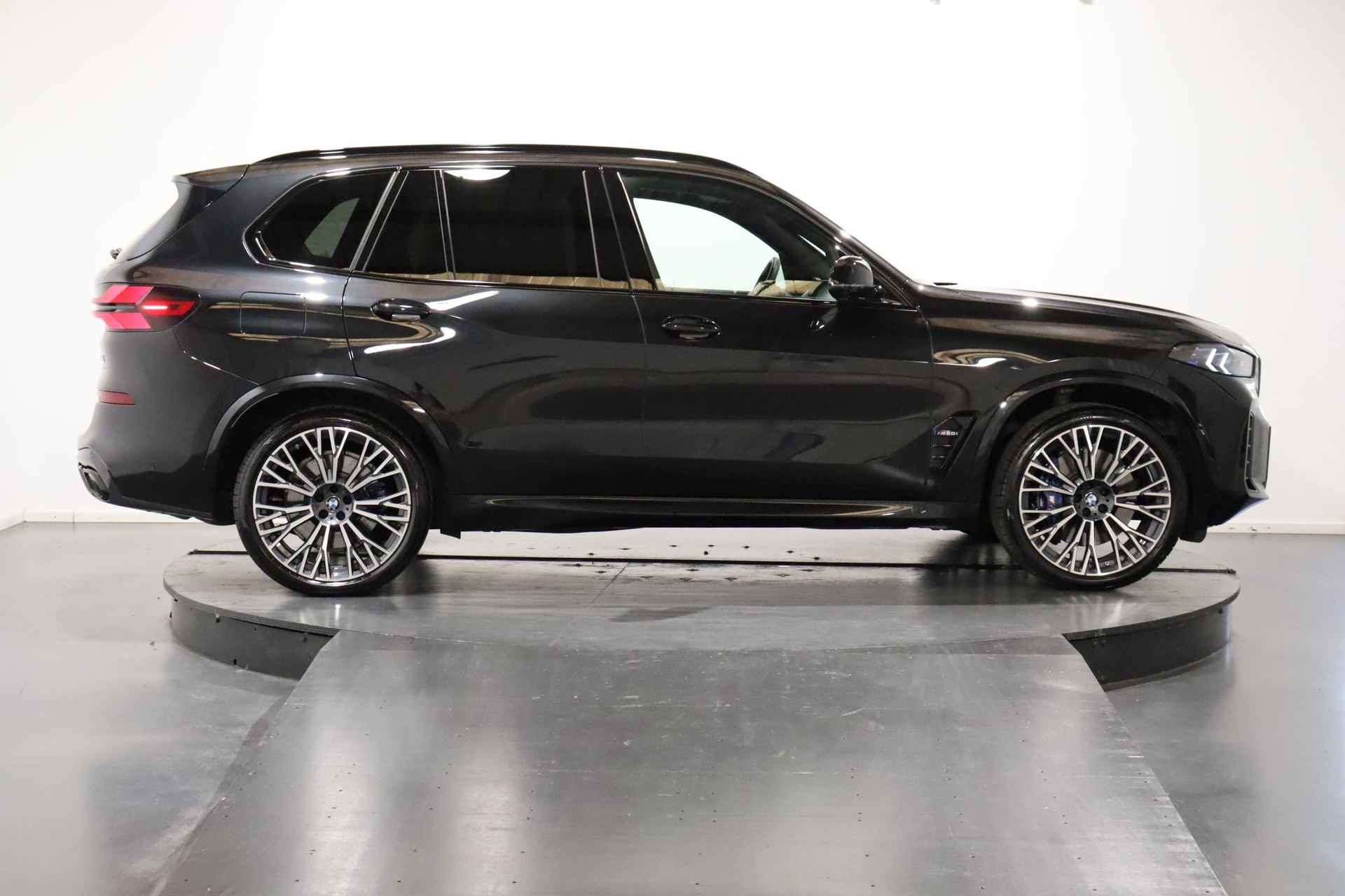 BMW X5 M60i xDrive-image-2