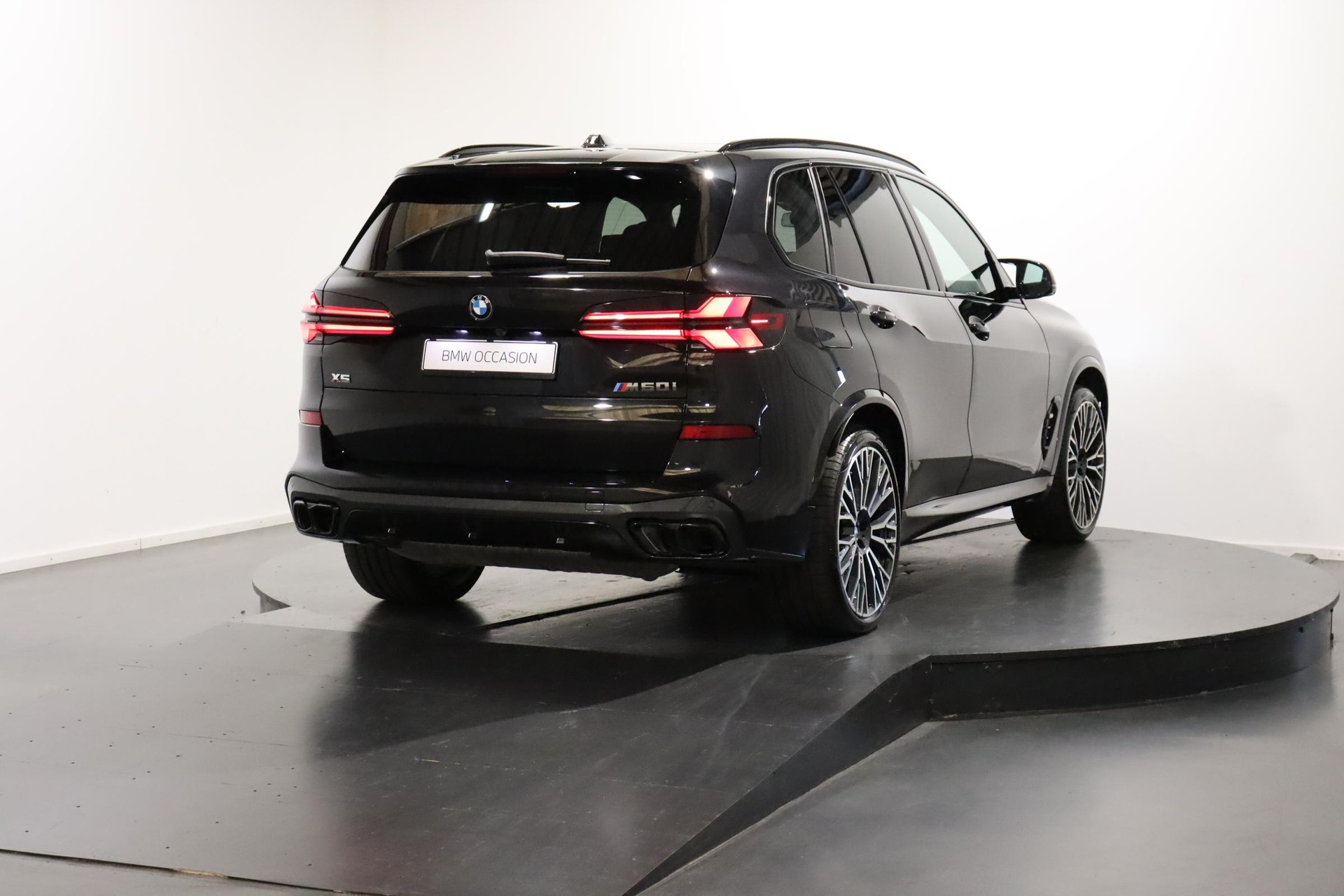 BMW X5 M60i xDrive-image-3
