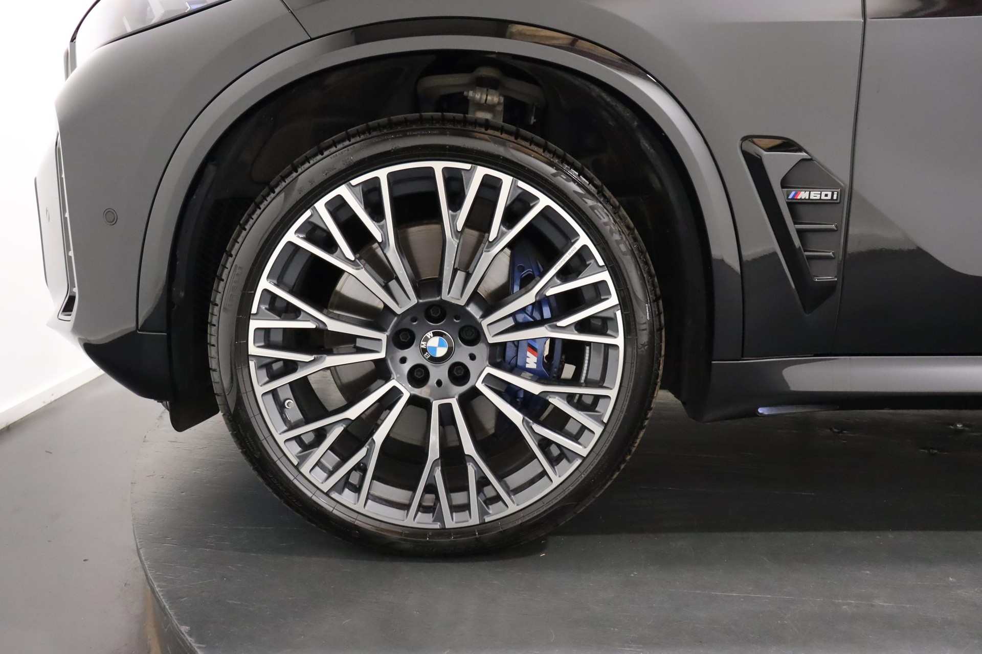 BMW X5 M60i xDrive-image-5