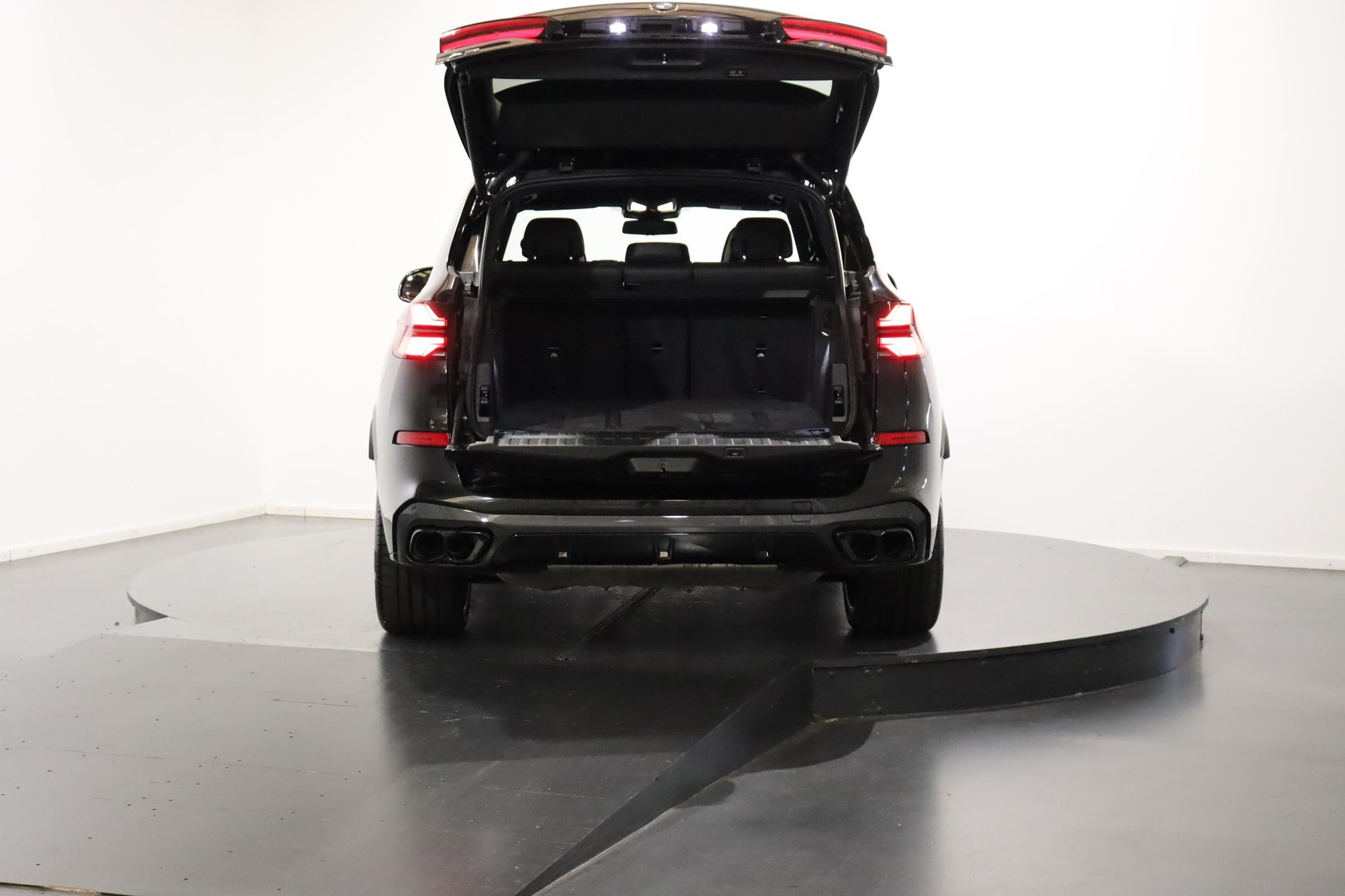 BMW X5 M60i xDrive-image-4