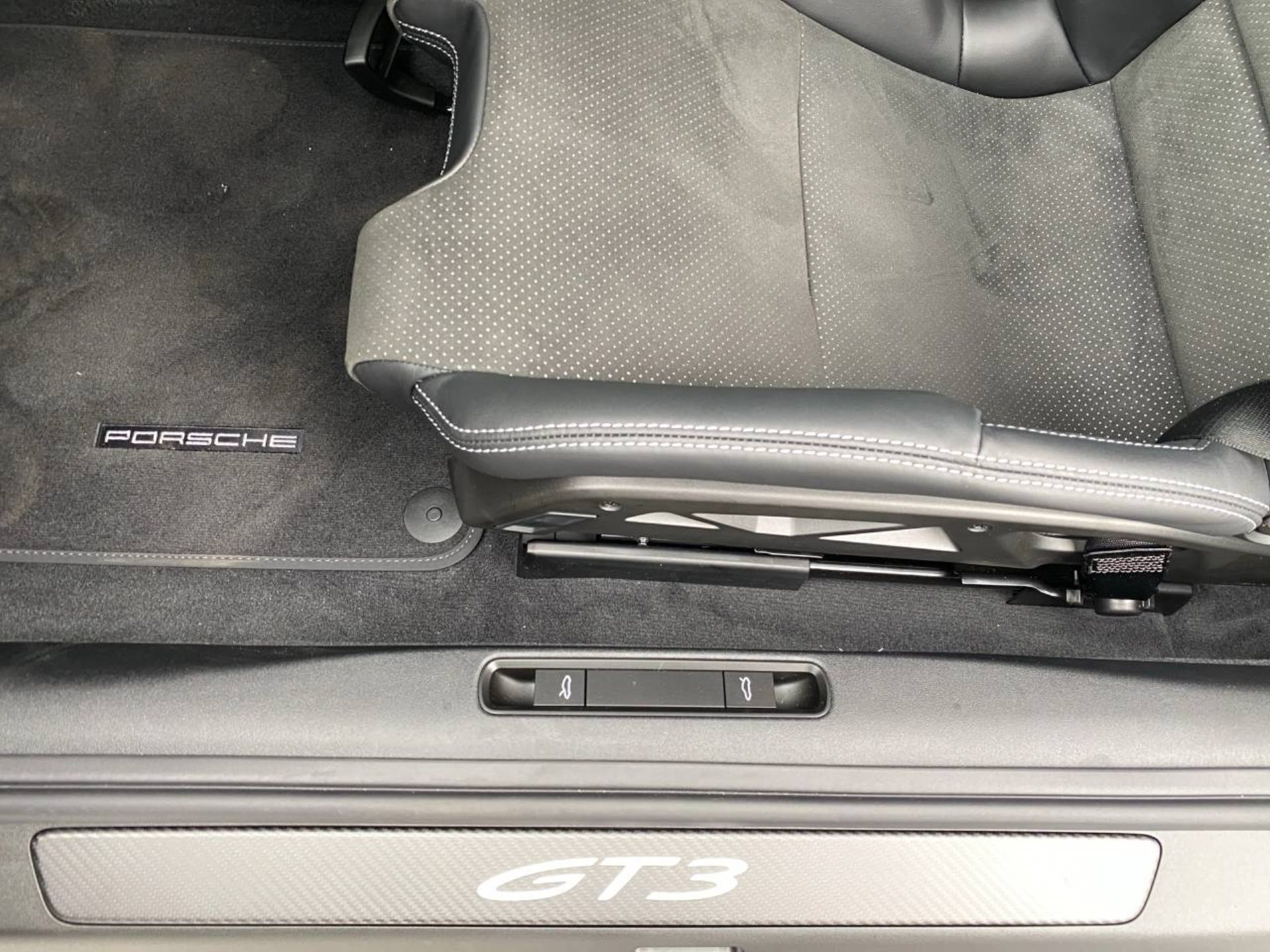 PORSCHE 911 GT3-image-26