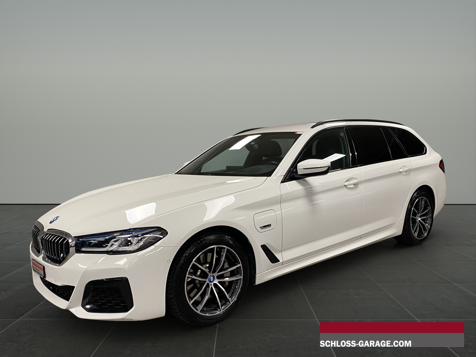 BMW 530 e xDrive Touring M-image-0