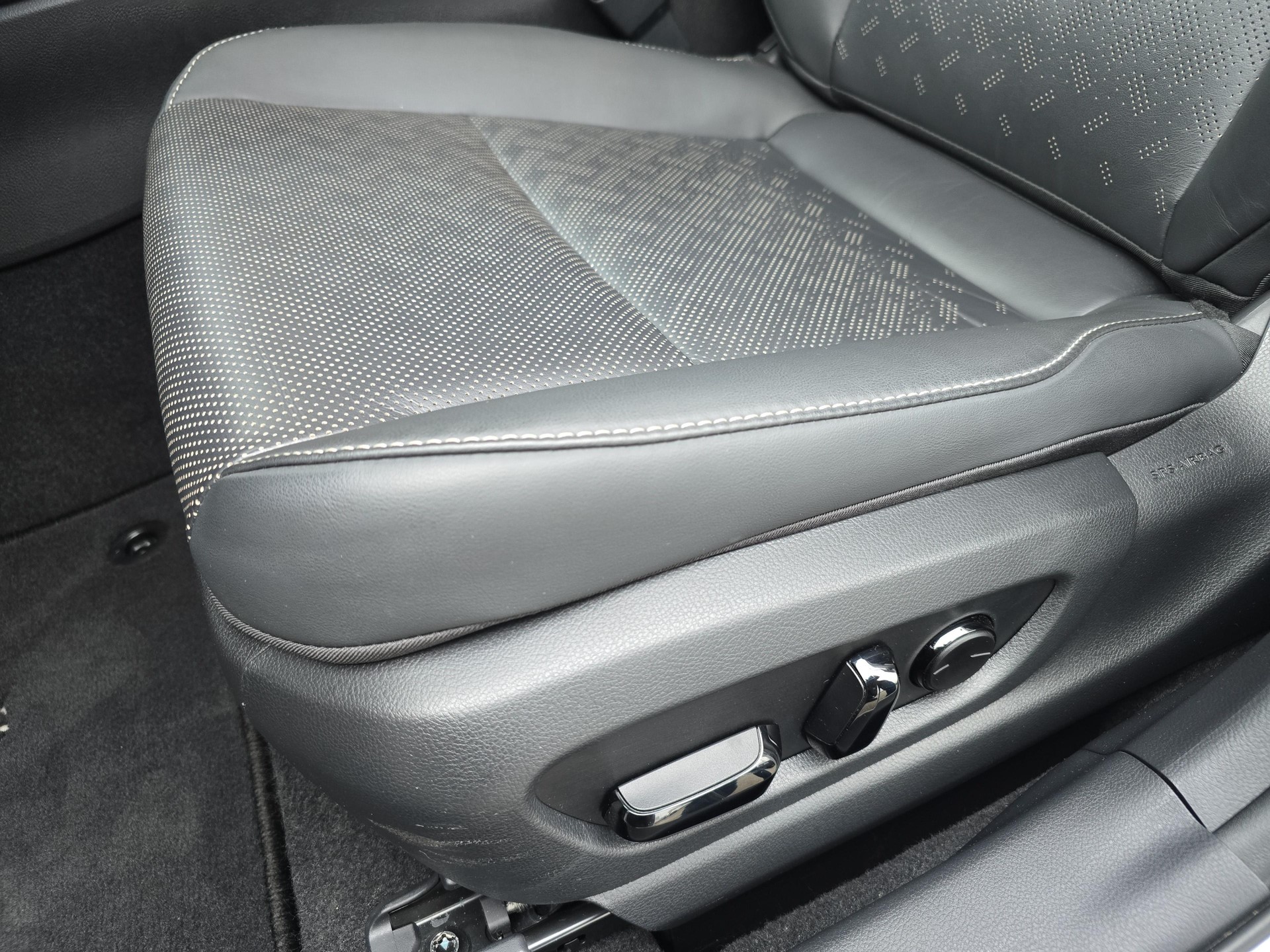 LEXUS UX 250h Comfort-image-16