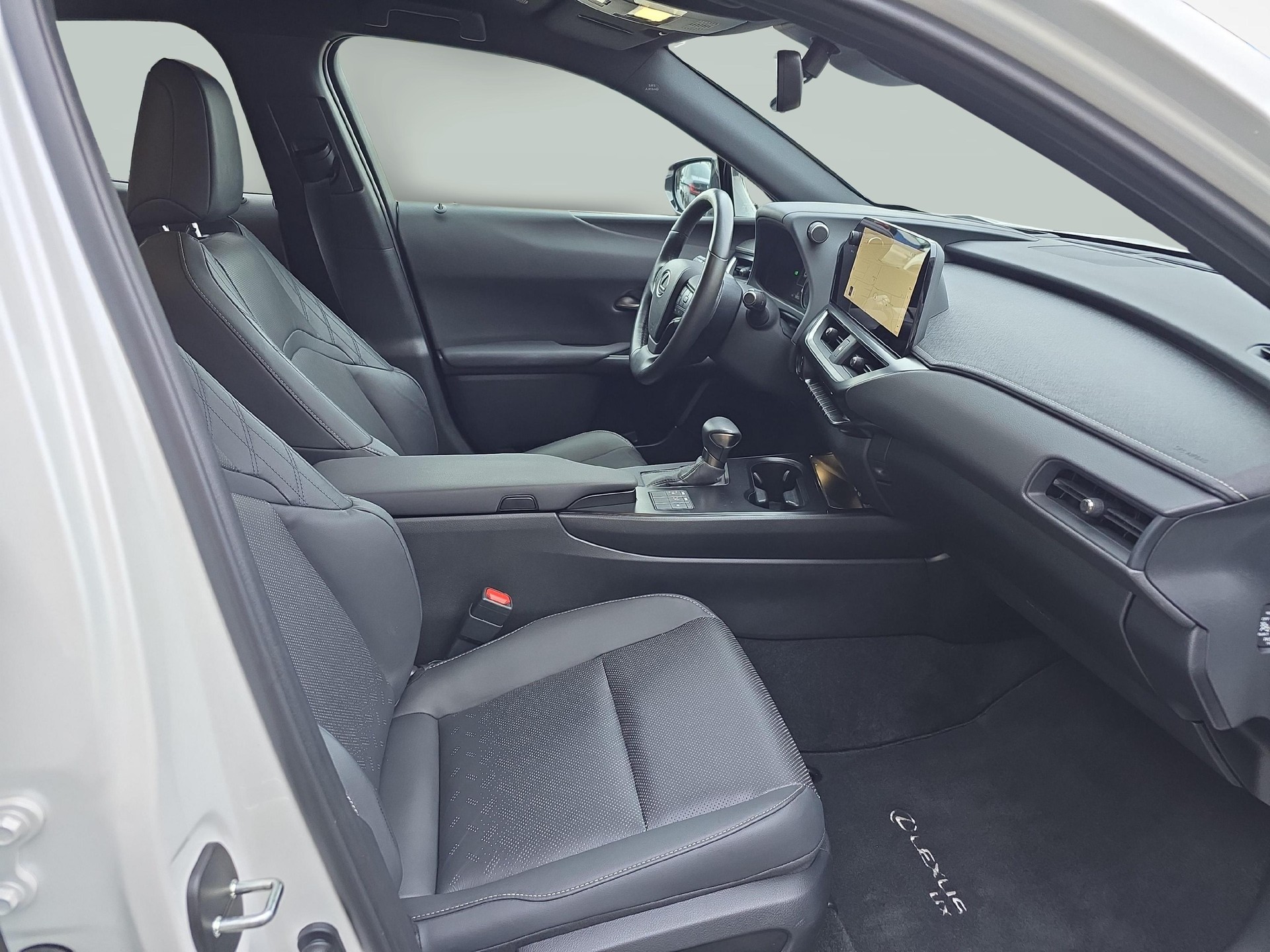 LEXUS UX 250h Comfort-image-9