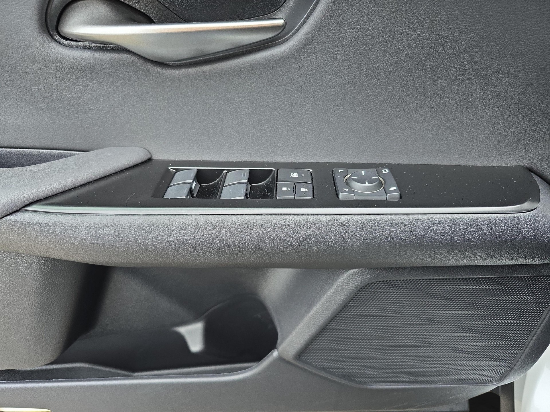 LEXUS UX 250h Comfort-image-17