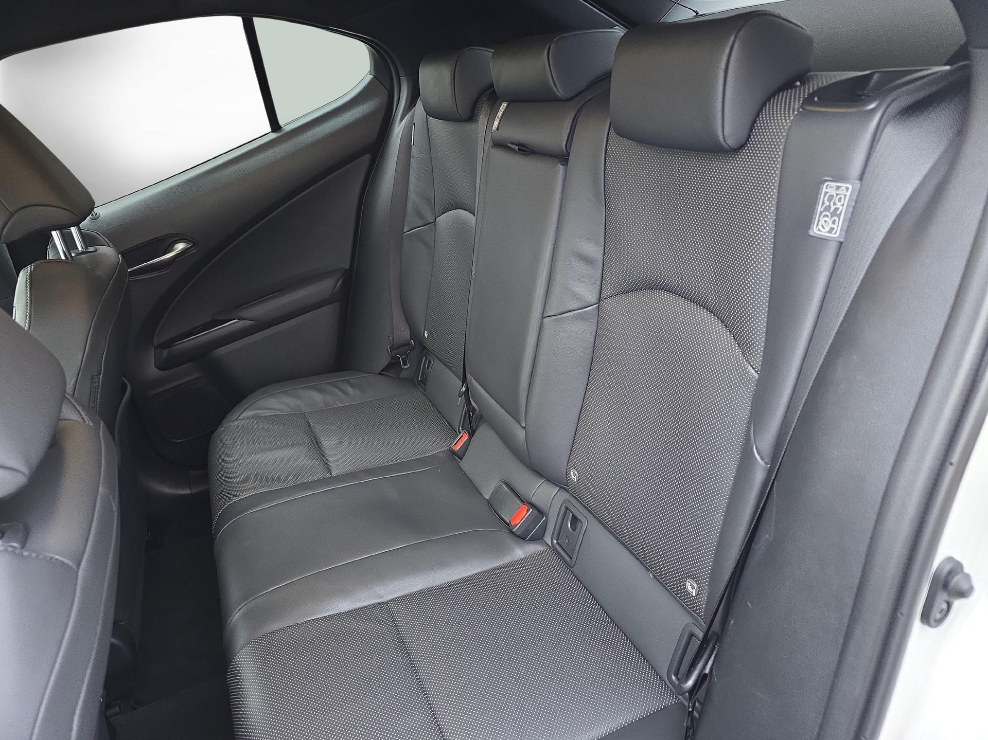 LEXUS UX 250h Comfort-image-10