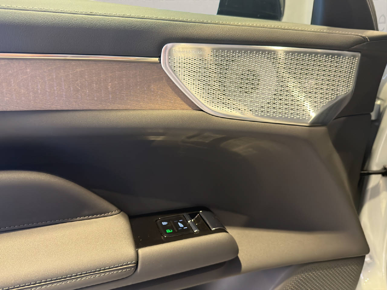 VOLVO ES90 Ultra-image-14