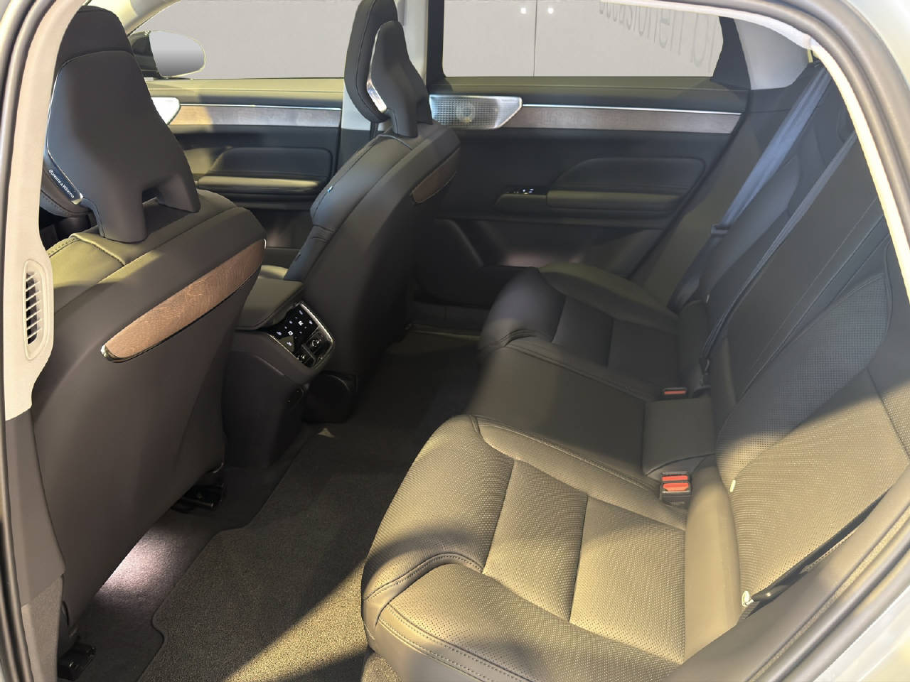 VOLVO ES90 Ultra-image-5