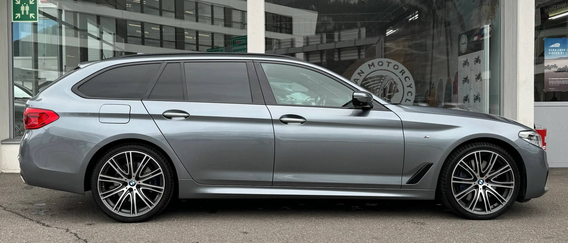 BMW 540i xDrive Touring Sport Line Steptronic-image-4
