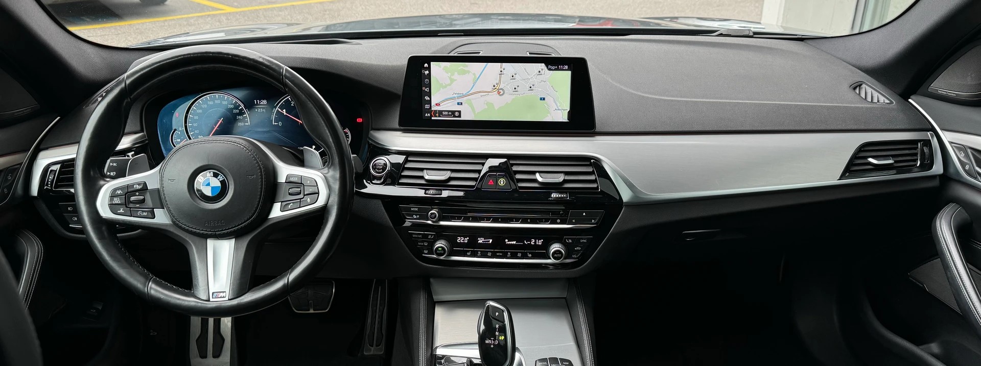 BMW 540i xDrive Touring Sport Line Steptronic-image-13