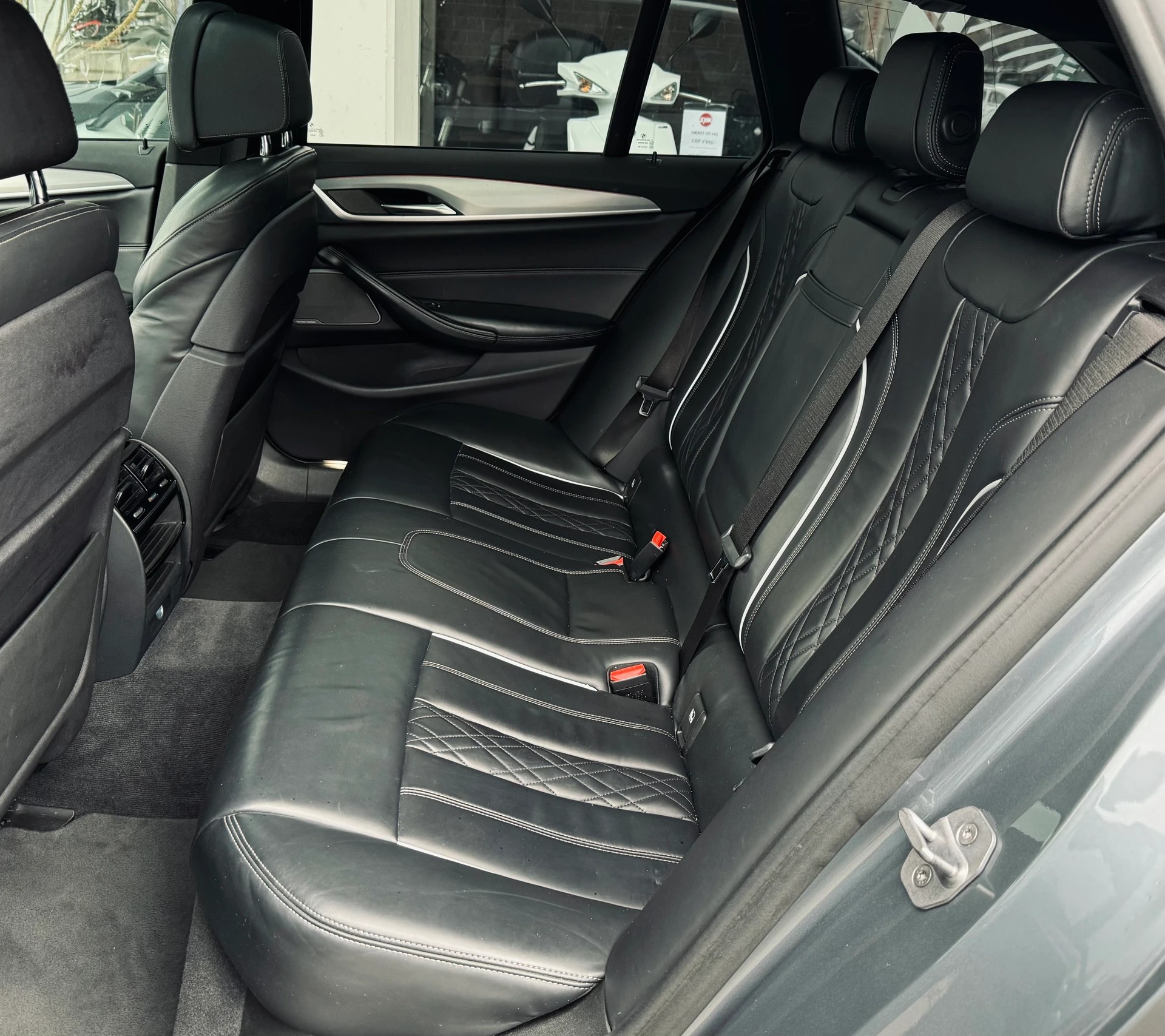 BMW 540i xDrive Touring Sport Line Steptronic-image-9