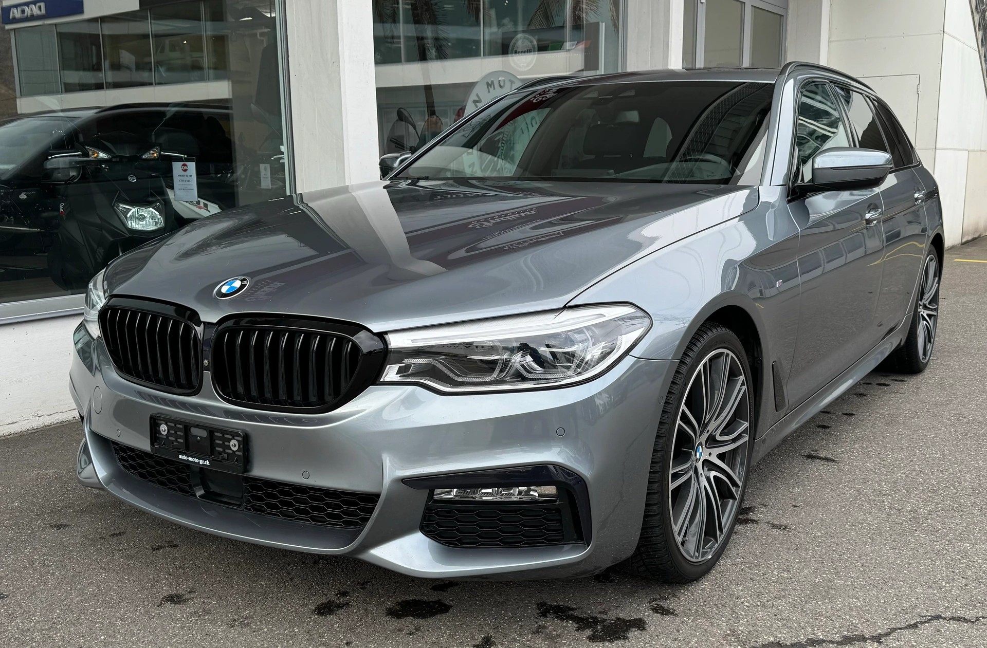 BMW 540i xDrive Touring Sport Line Steptronic