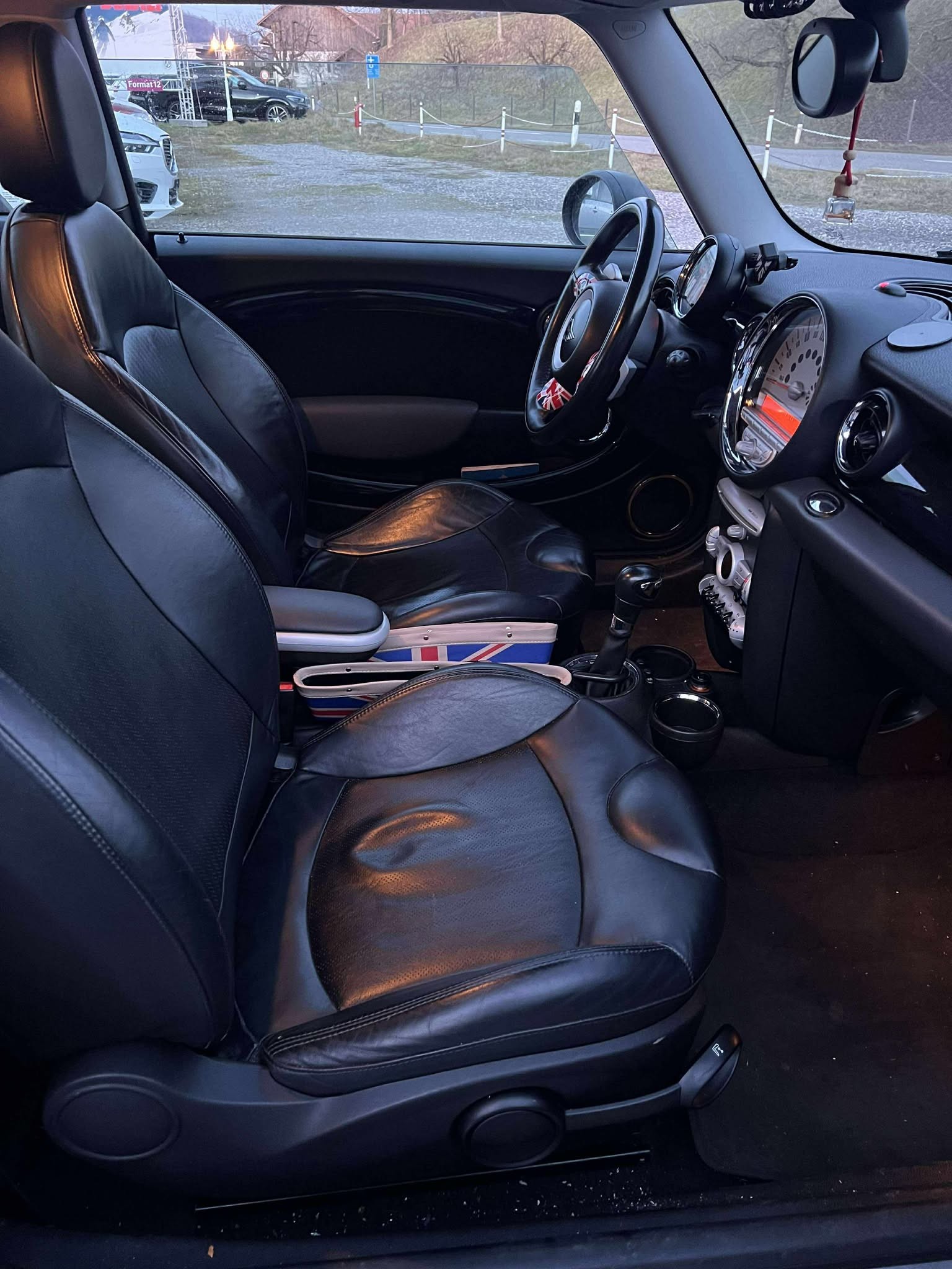 MINI Cooper-image-3