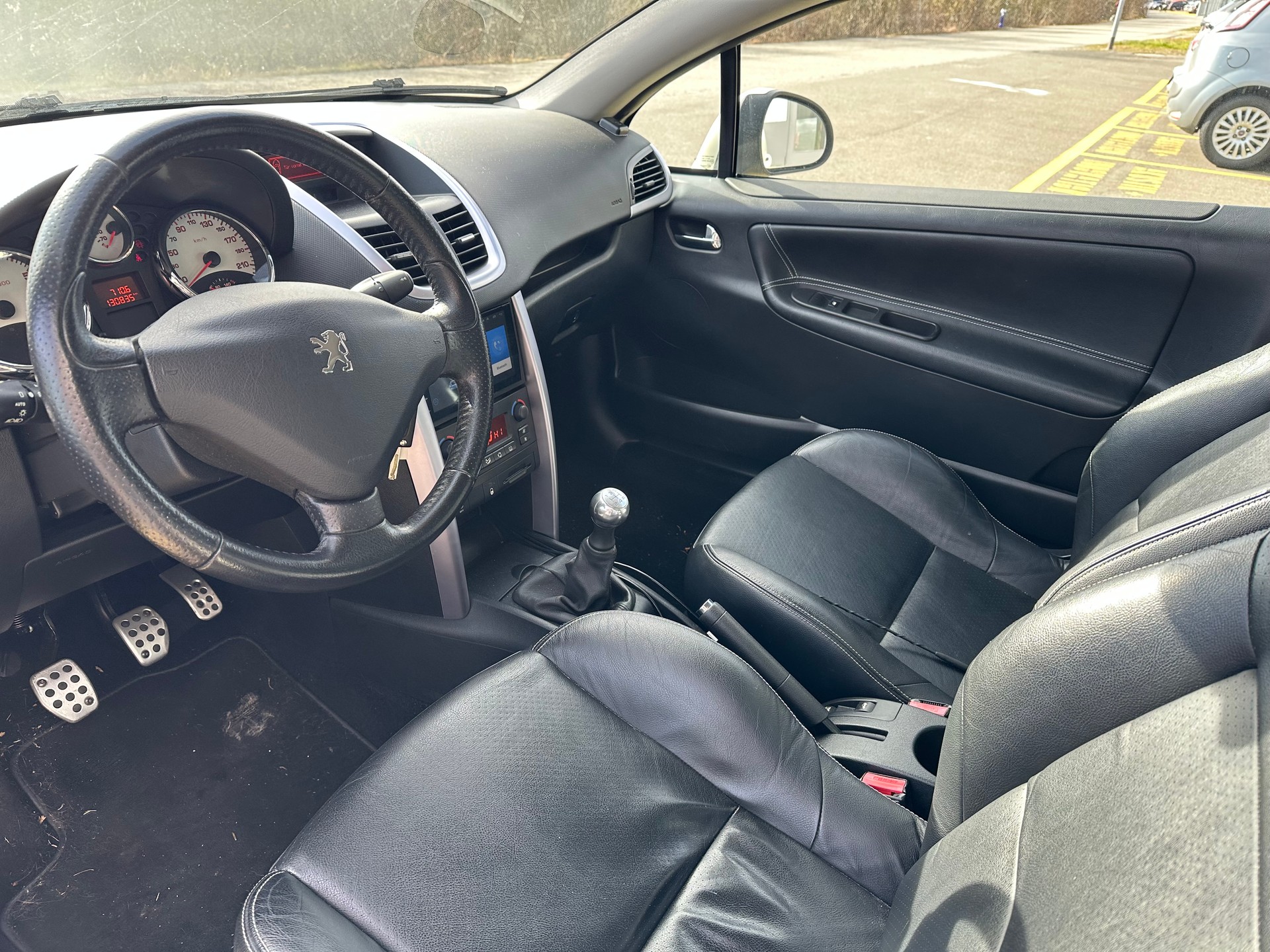 PEUGEOT 207 CC 1.6 16V Turbo Sport-image-4