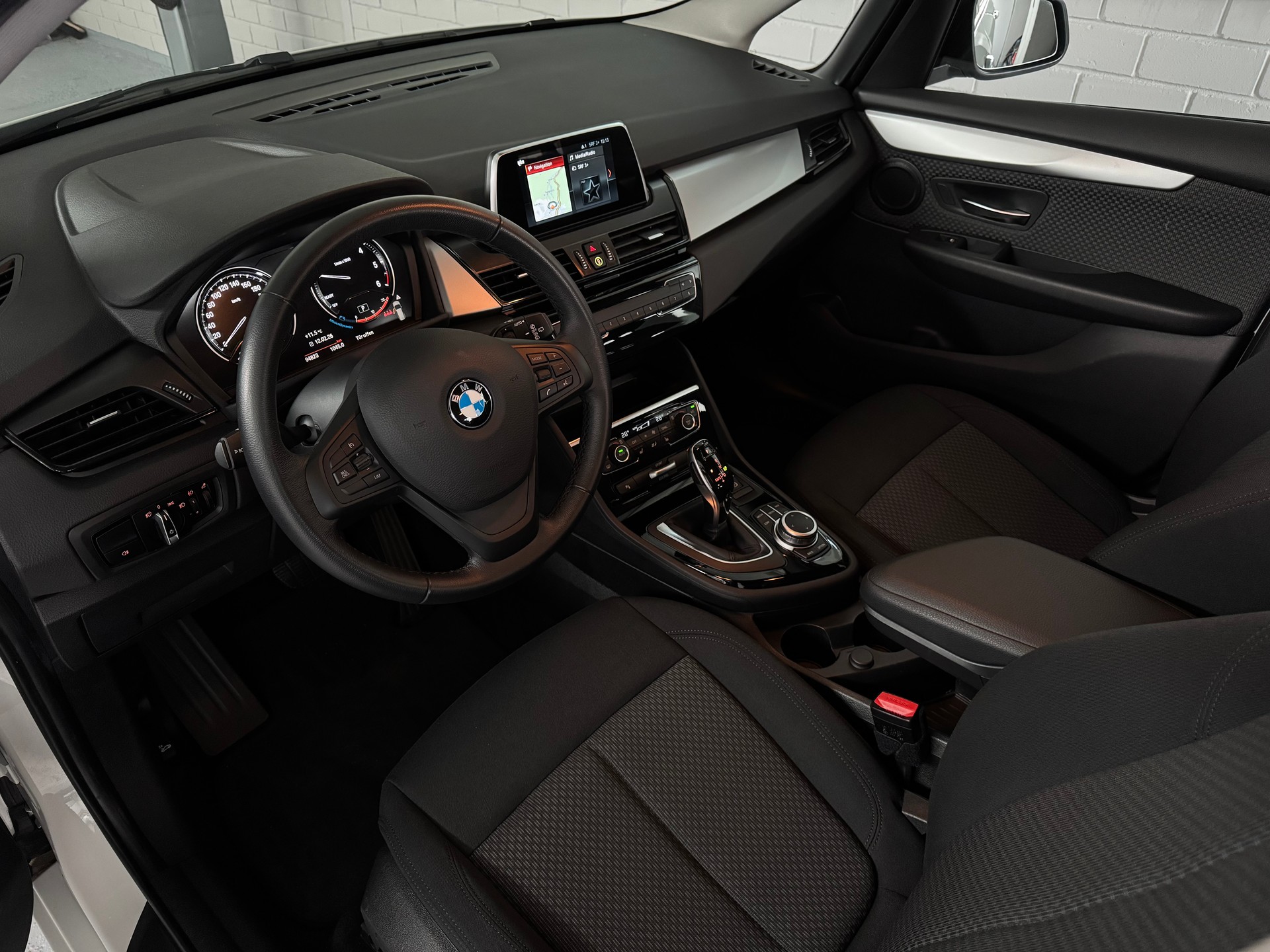 BMW 216d Gran Tourer DKG-image-4