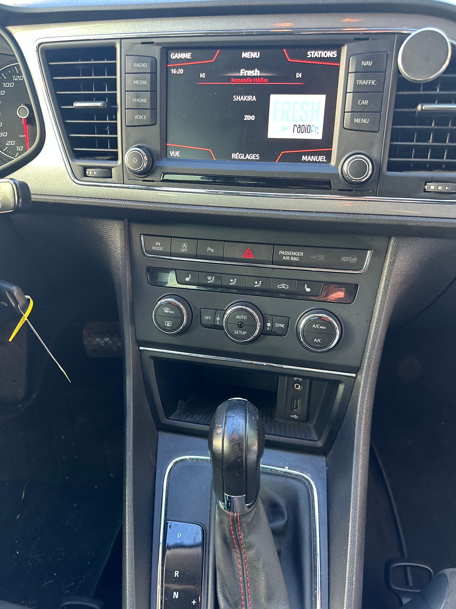 SEAT Leon ST 1.4 TSI FR DSG-image-9