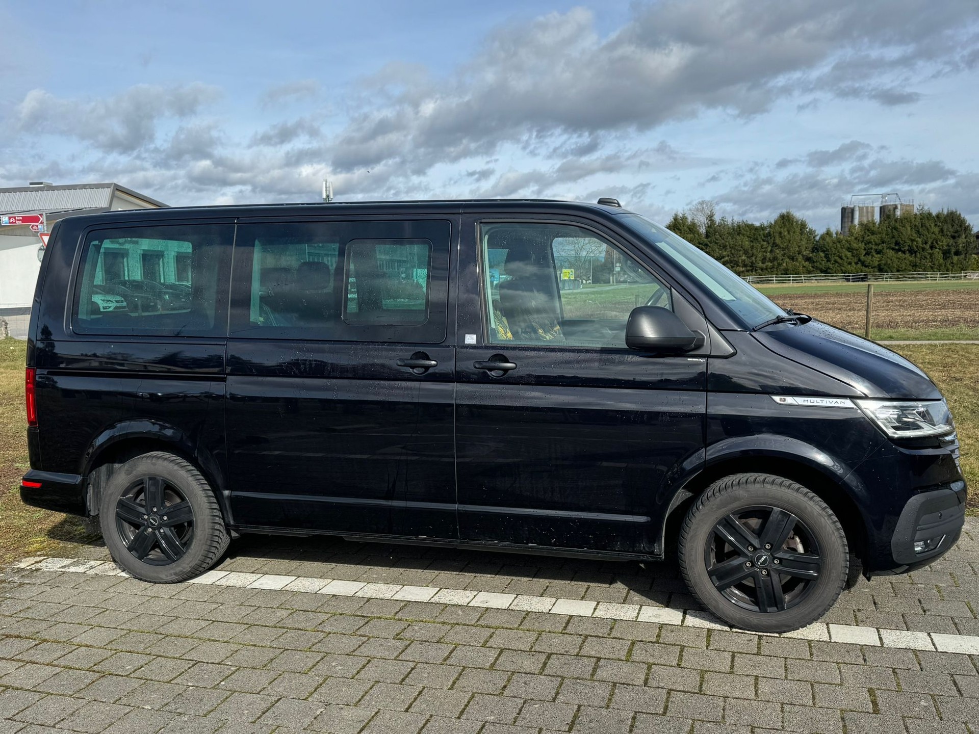 VW T6.1 Multivan 2.0 TDI Trendline-image-0