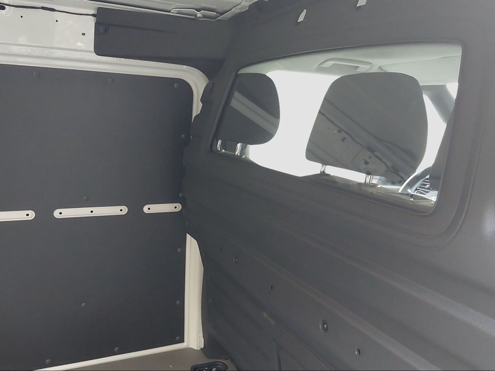 VW der neue ID. Buzz Cargo-image-13