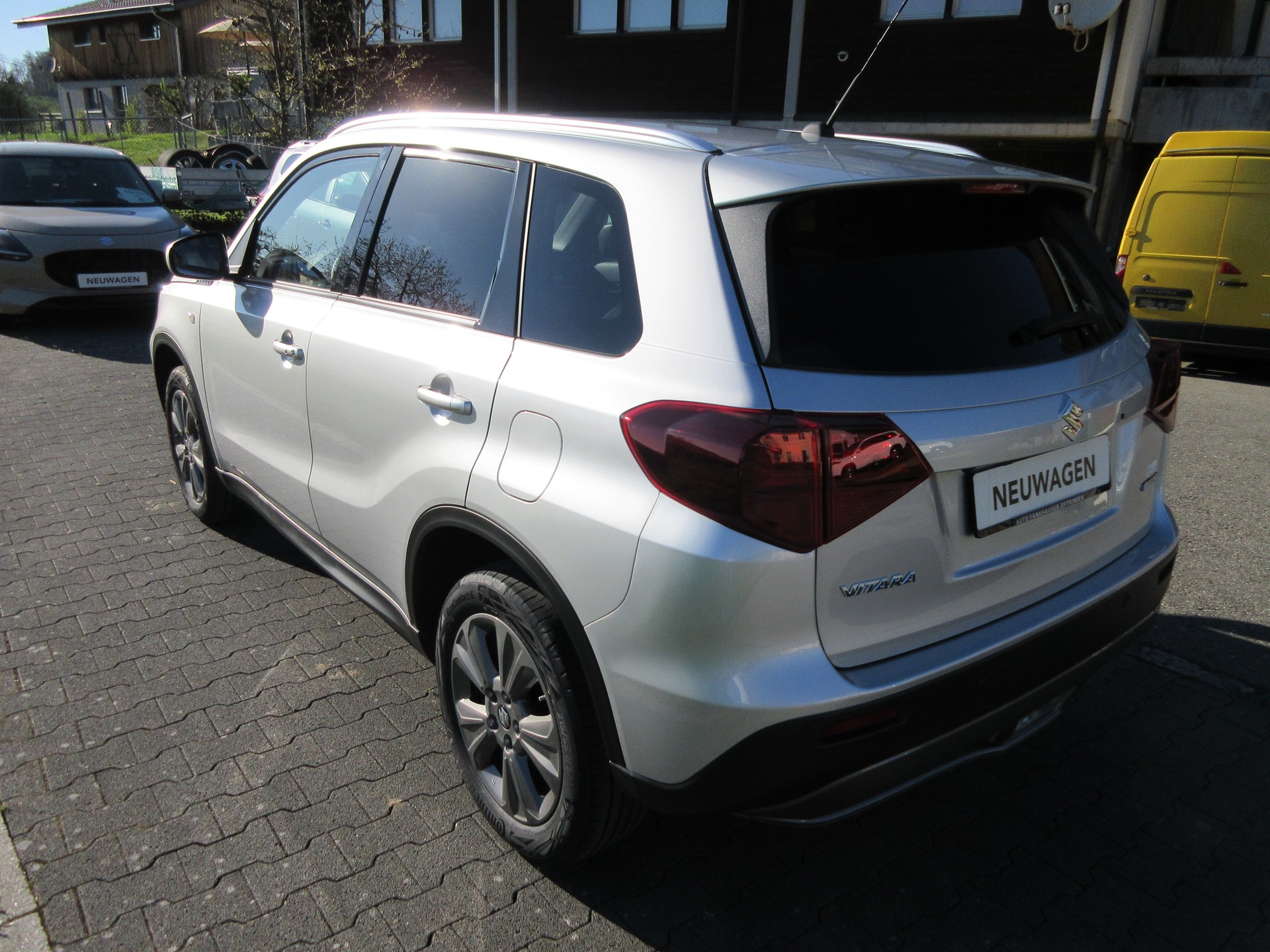 SUZUKI Vitara 1.4 Boosterjet Compact + 4x4 Hybrid Automatic-image-4