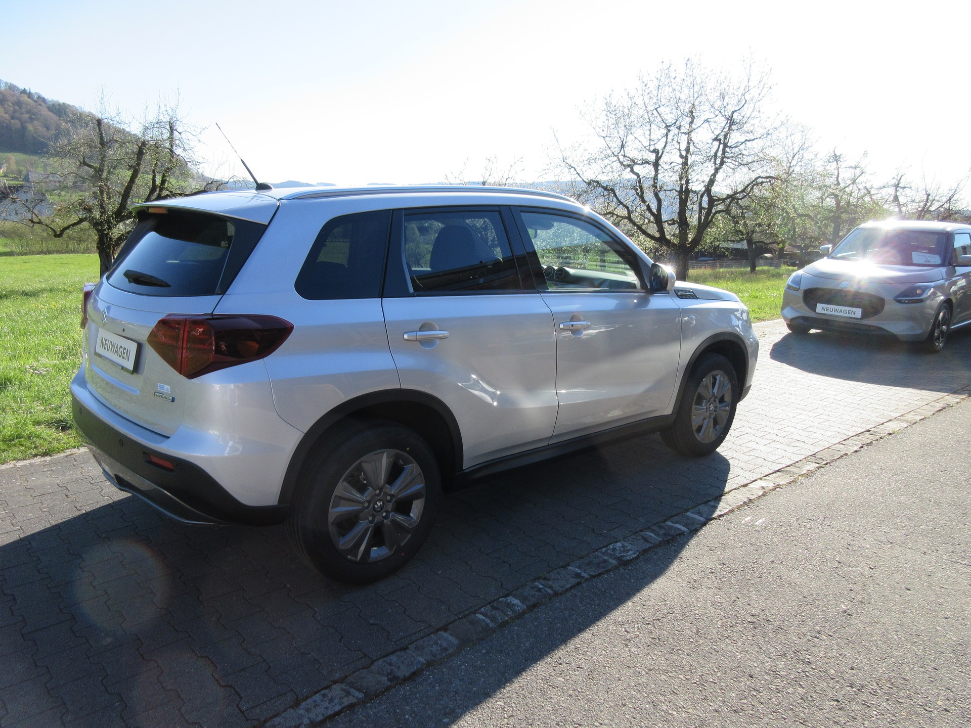 SUZUKI Vitara 1.4 Boosterjet Compact + 4x4 Hybrid Automatic-image-3