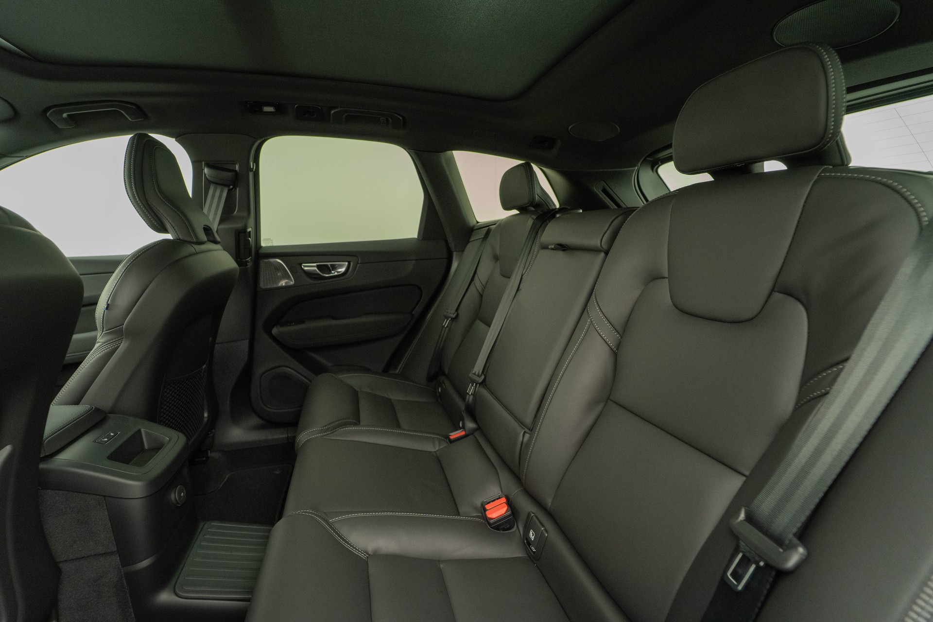 VOLVO XC60 2.0 T8 TE Ultra Bright eAWD-image-8