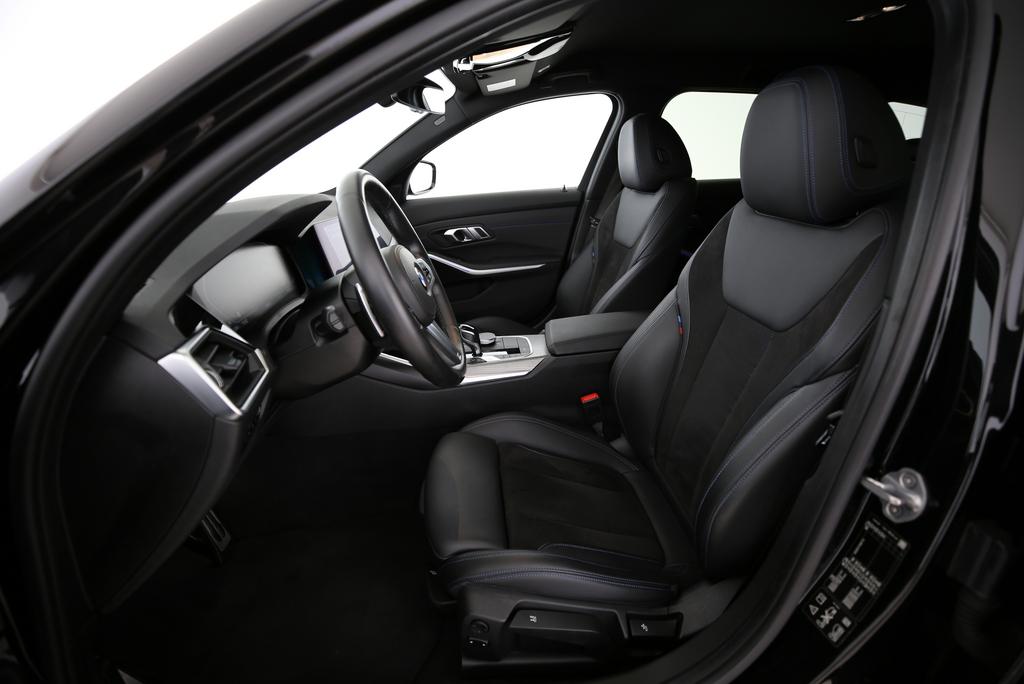 BMW M340i xDrive Touring-image-2