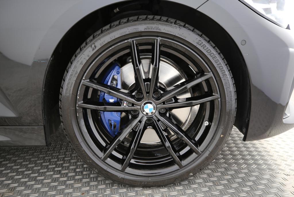 BMW M340i xDrive Touring-image-12