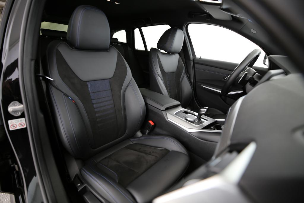 BMW M340i xDrive Touring-image-11