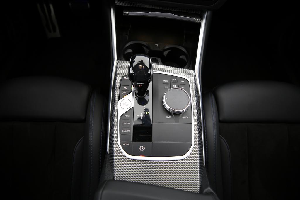 BMW M340i xDrive Touring-image-8