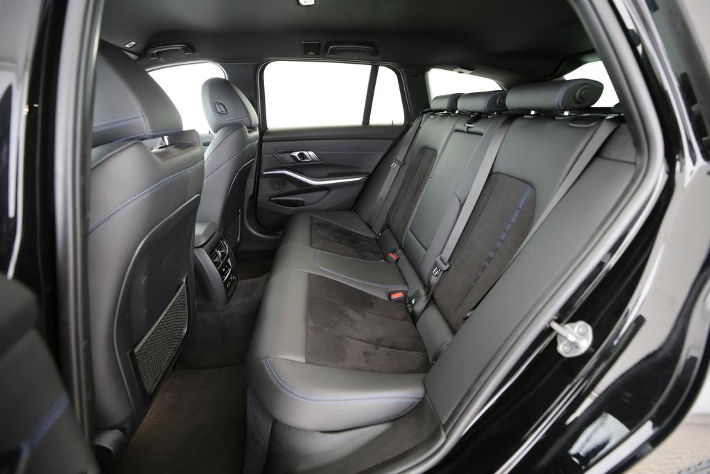 BMW M340i xDrive Touring-image-10
