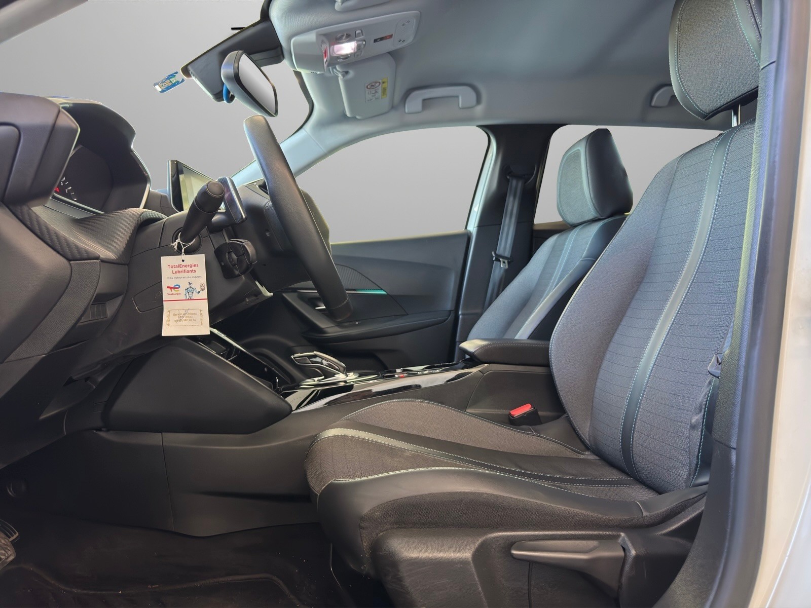 PEUGEOT 2008 1.2 PureTech Allure EAT8-image-7