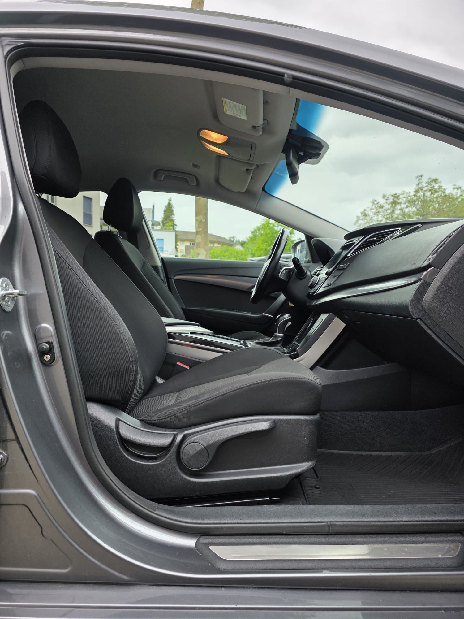 HYUNDAI i40 Wagon 2.0 GDi Premium Automatic-image-8