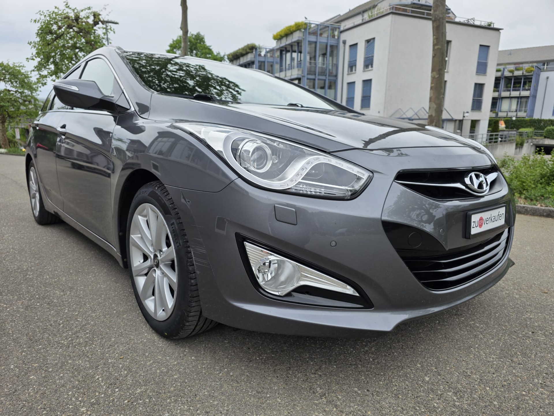 HYUNDAI i40 Wagon 2.0 GDi Premium Automatic-image-2