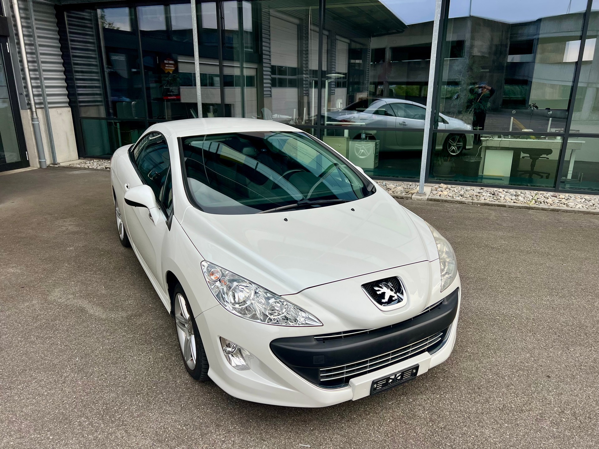 PEUGEOT 308 CC 2.0 HDI-image-3